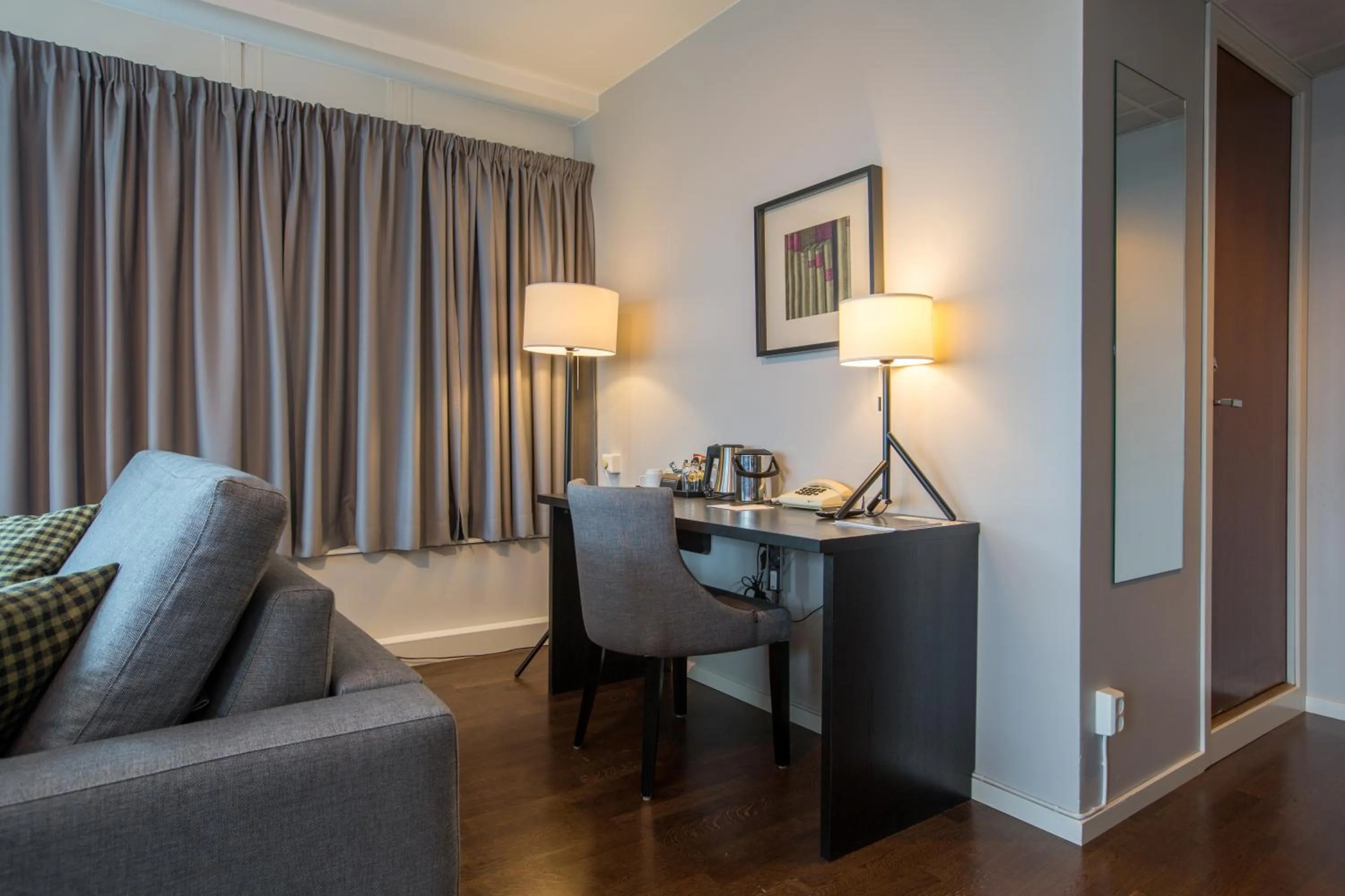 Seating area, Bed in Best Western Plus Hotel Plaza