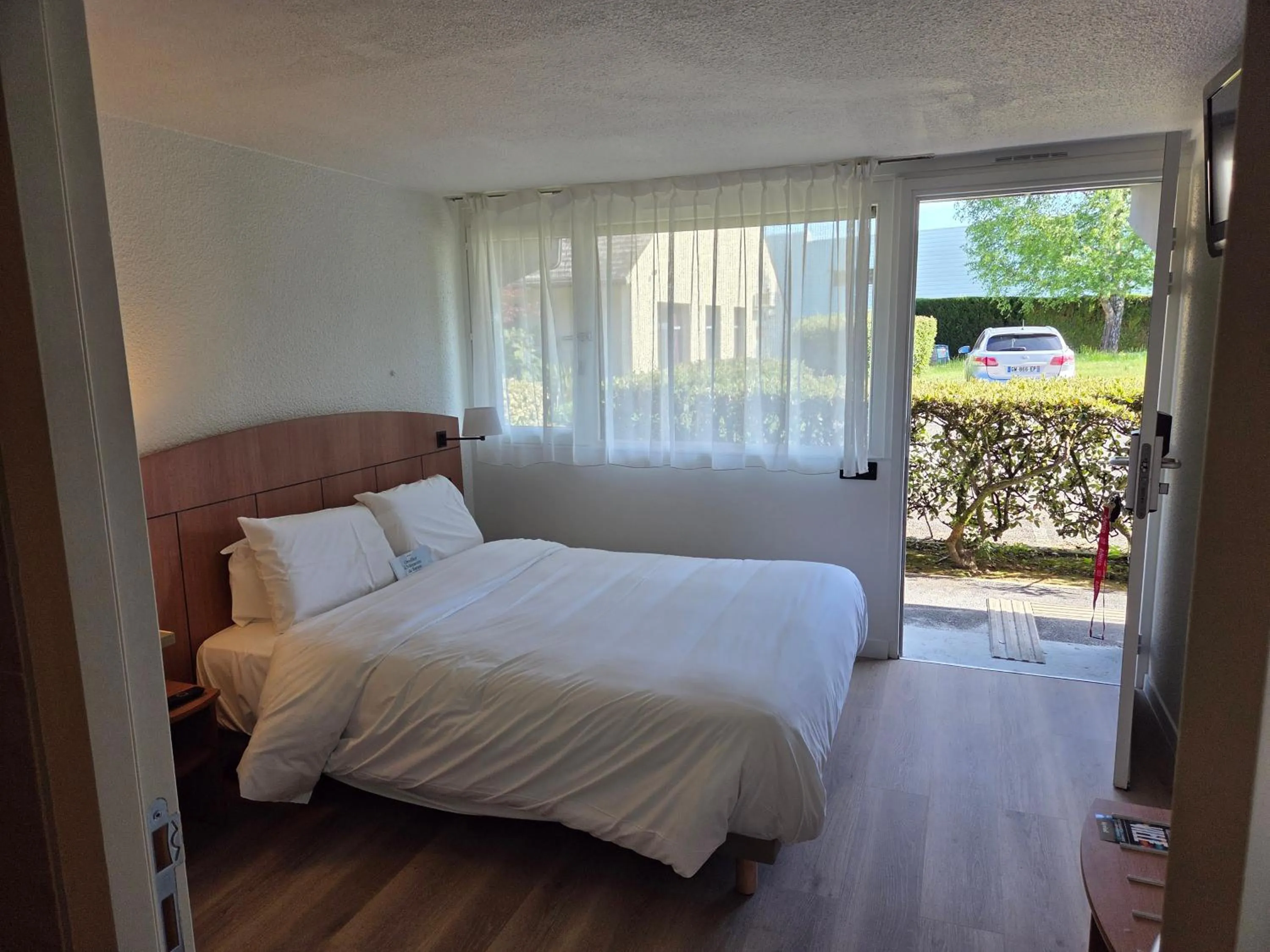 Facility for disabled guests, Bed in Kyriad Tarbes Odos