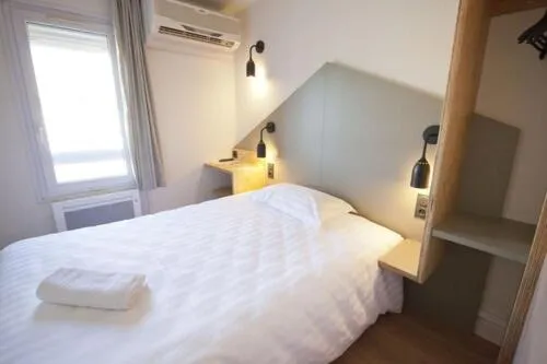 Photo of the whole room, Bed in Brit Hotel Essentiel Arverne - Clermont-Ferrand Sud