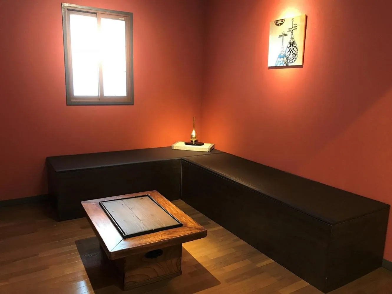 Communal lounge/ TV room in K's House Kanazawa - Travelers Hostel