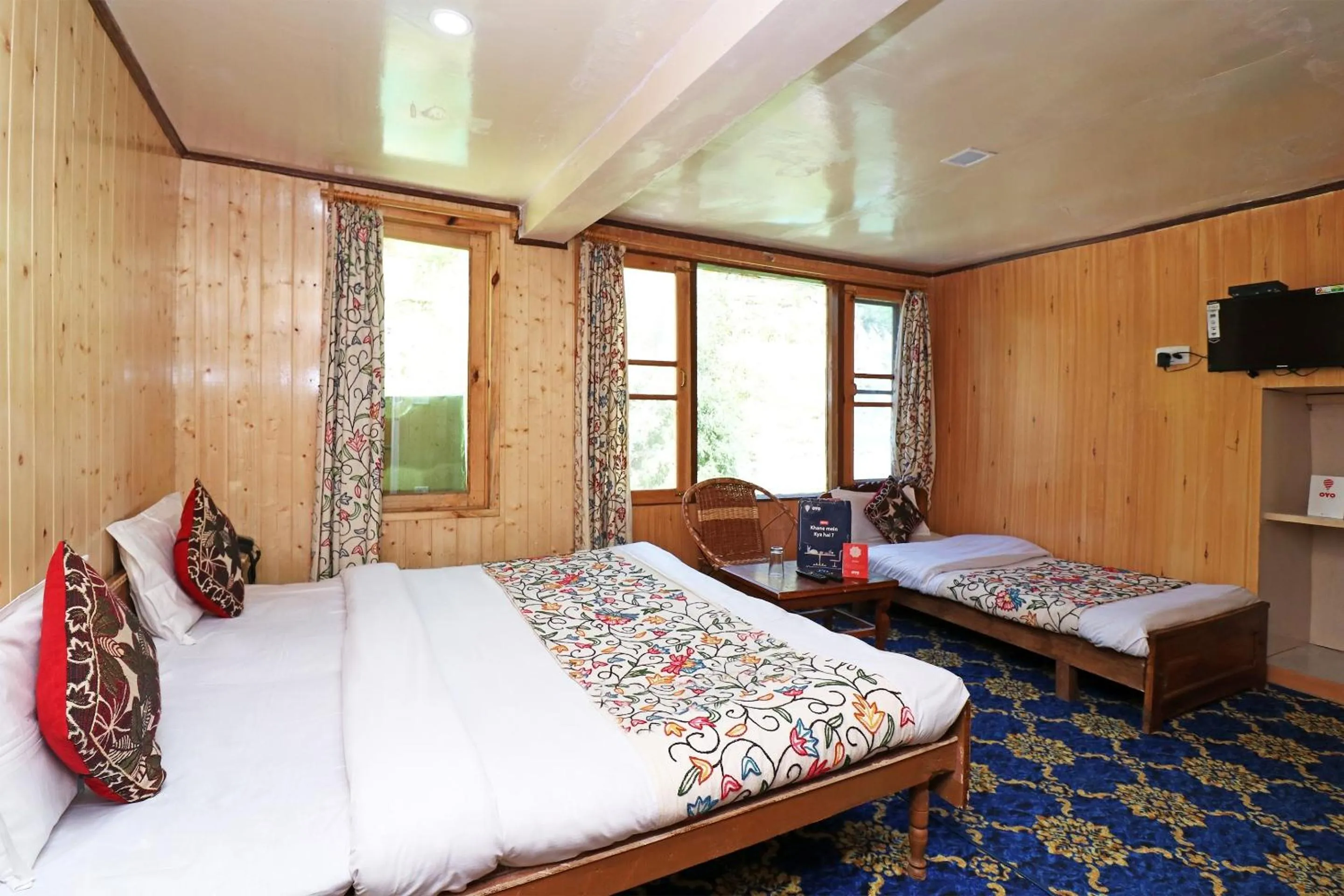 Bedroom, Bed in Hotel Bright Palace