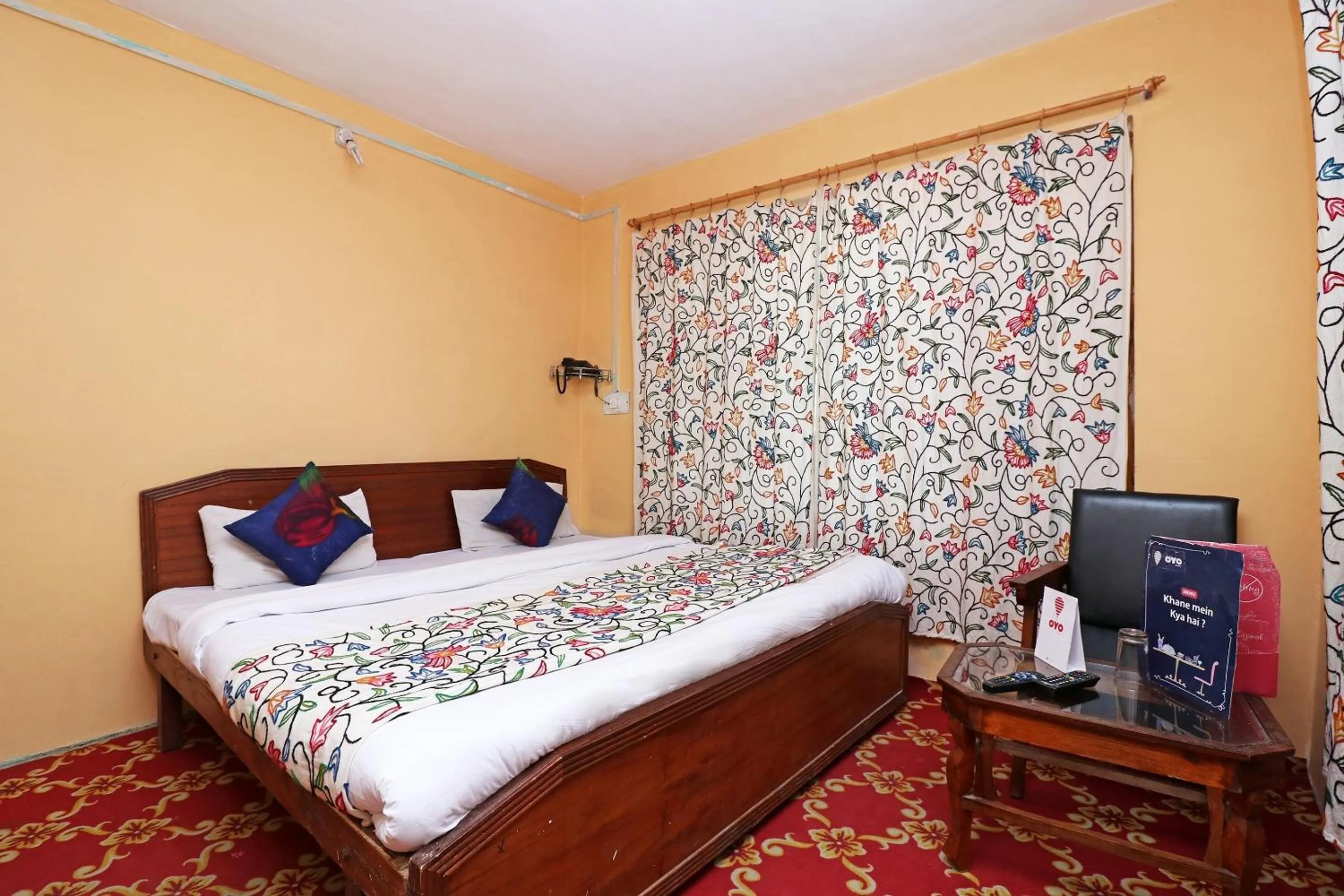 Bedroom, Bed in Hotel Bright Palace