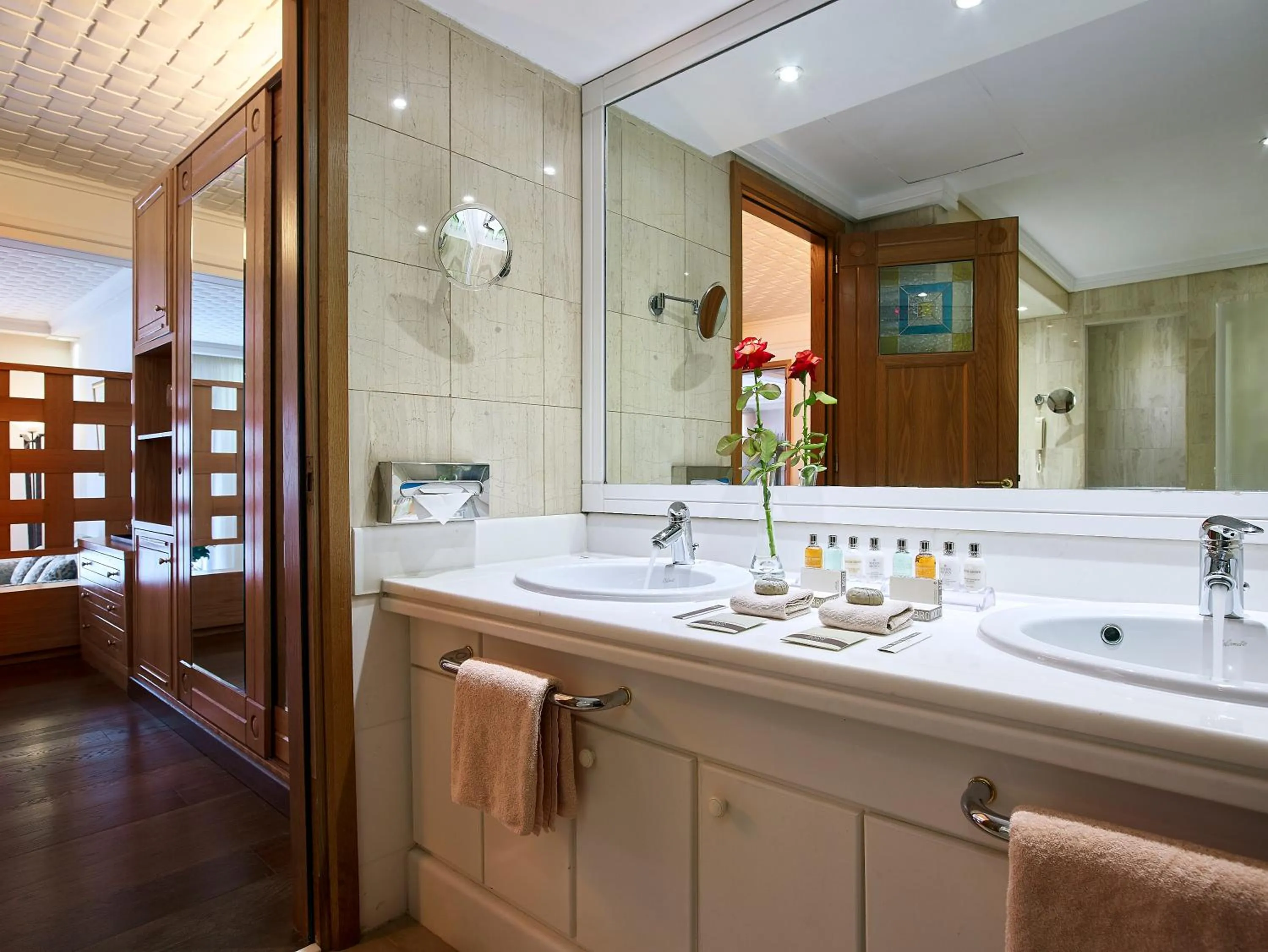 Bathroom in Knossos Royal Villas