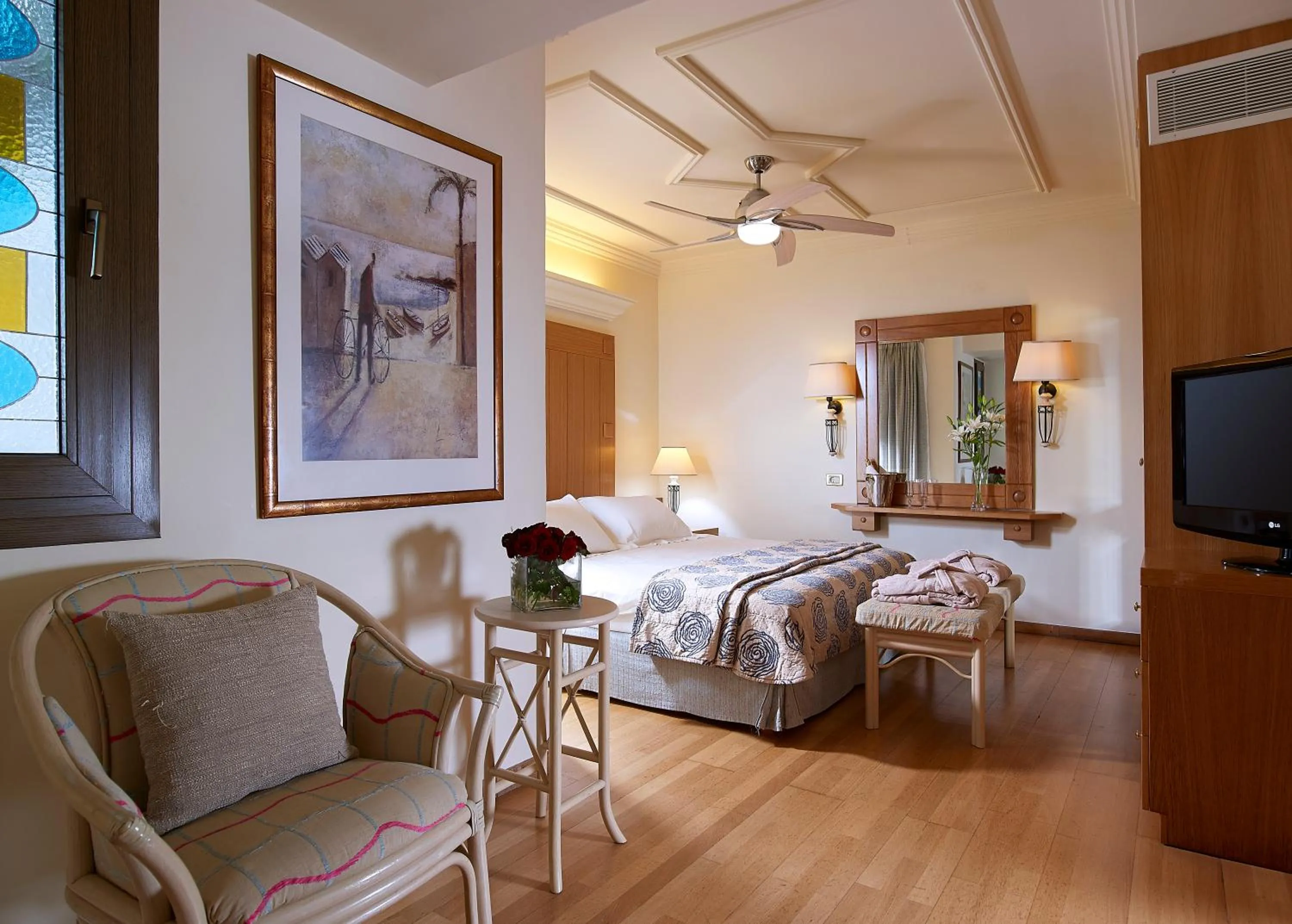 TV and multimedia in Knossos Royal Villas