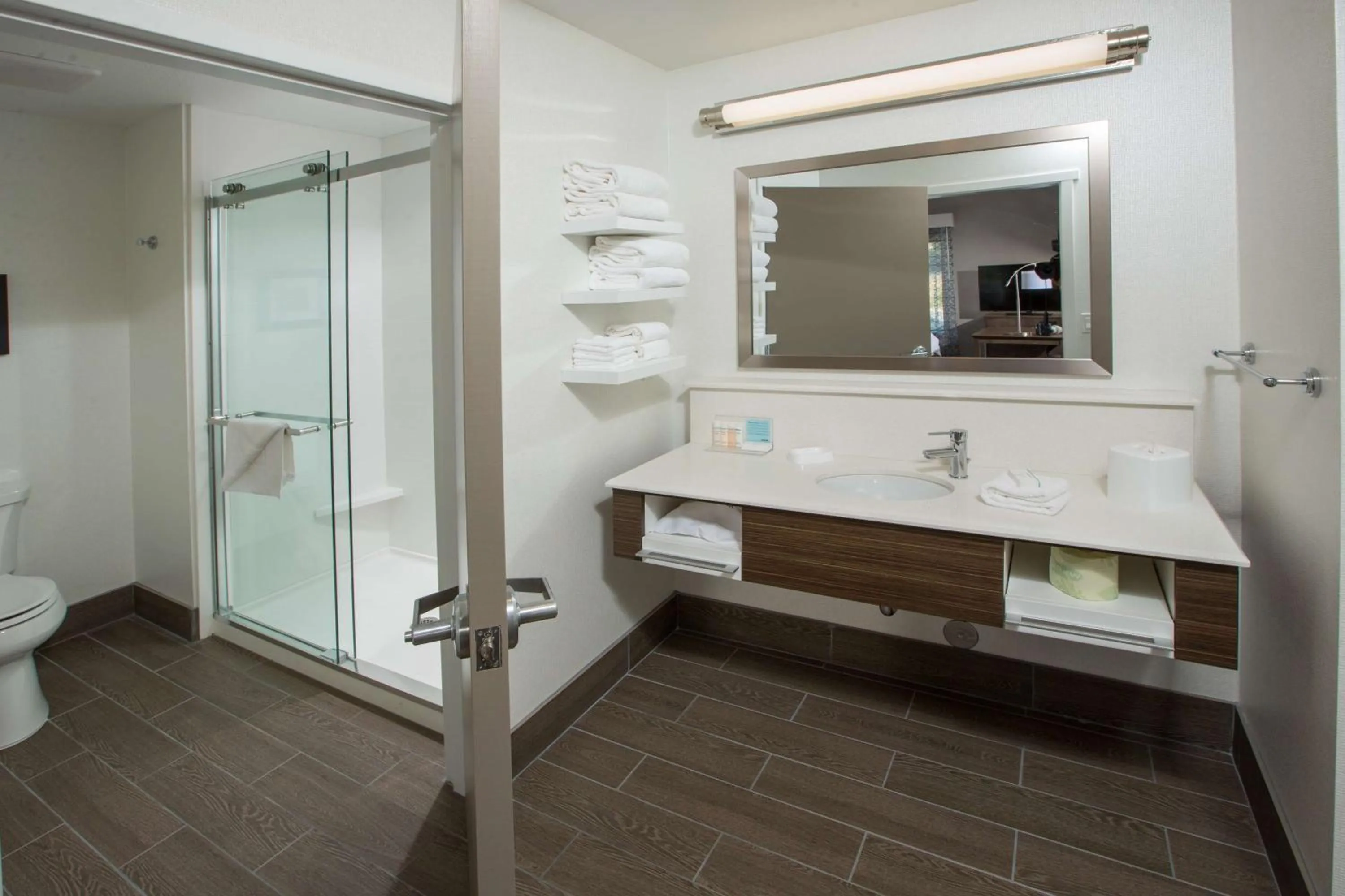 Bathroom in Hampton Inn & Suites Buellton/Santa Ynez Valley, Ca