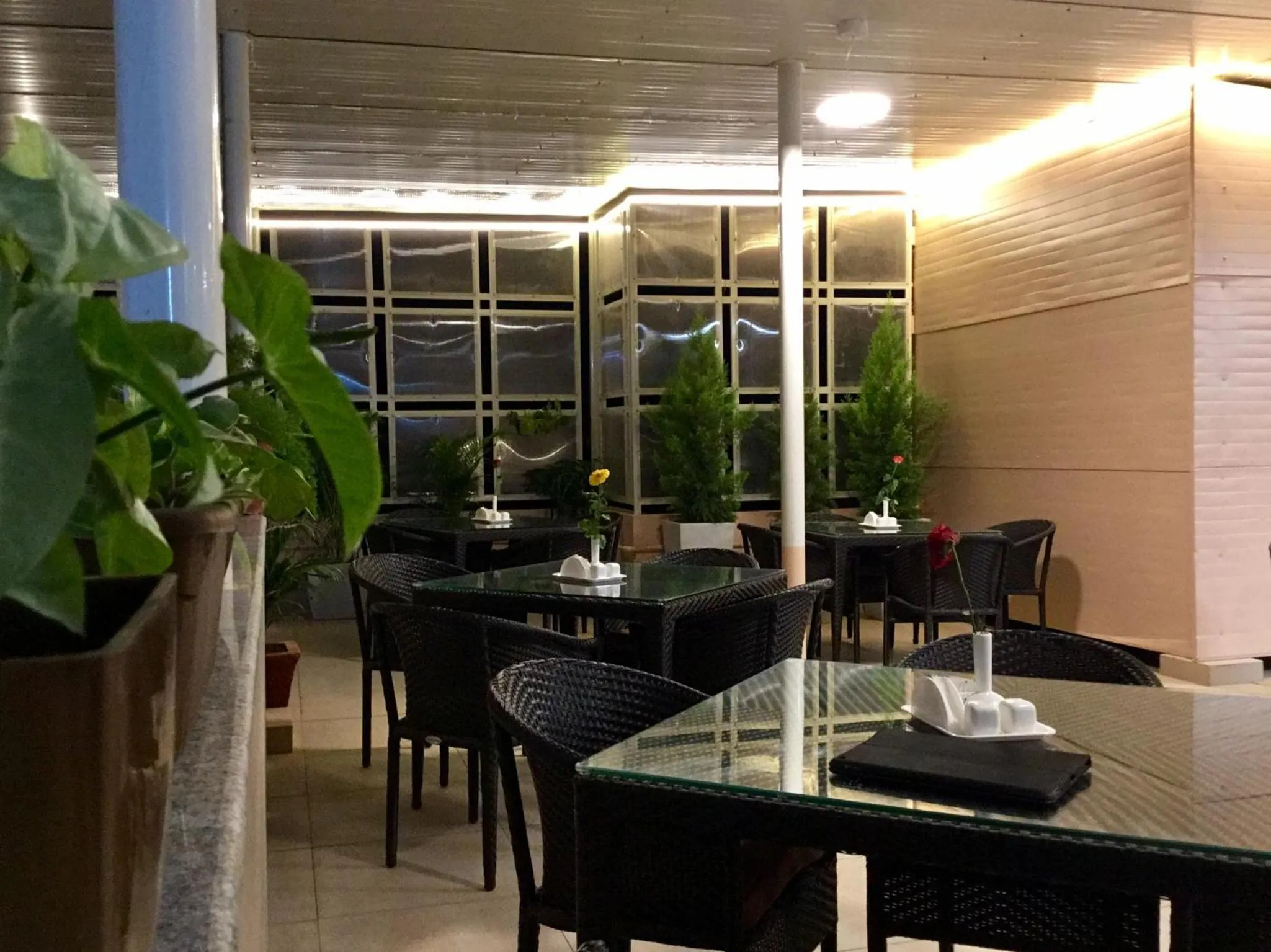 Restaurant/places to eat in Sai Towers