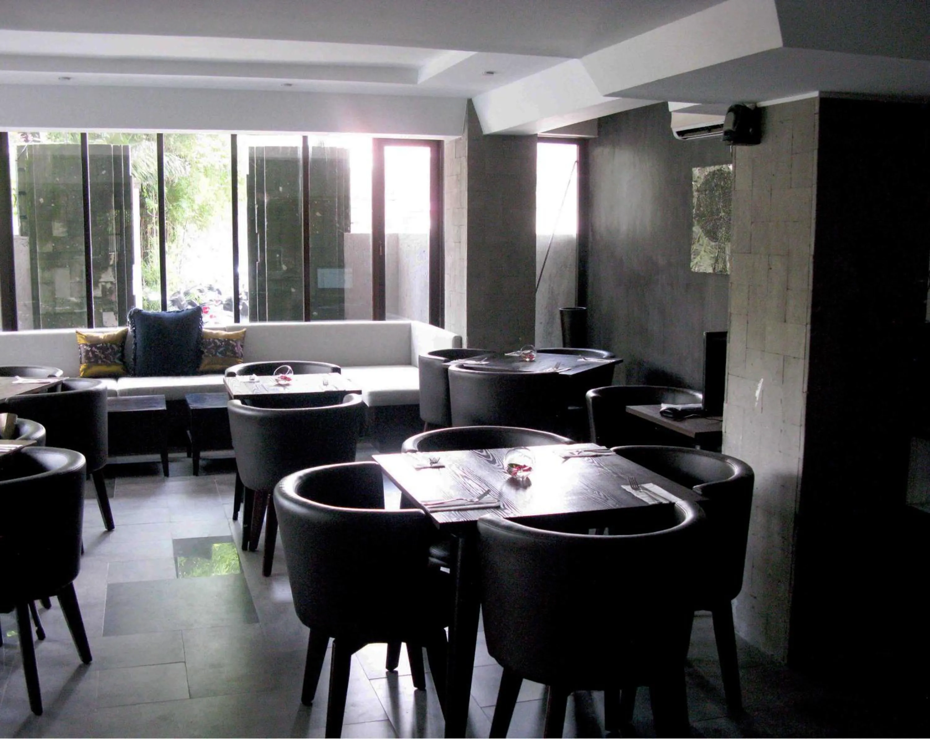 Restaurant/places to eat in Anshel Hotel Seminyak