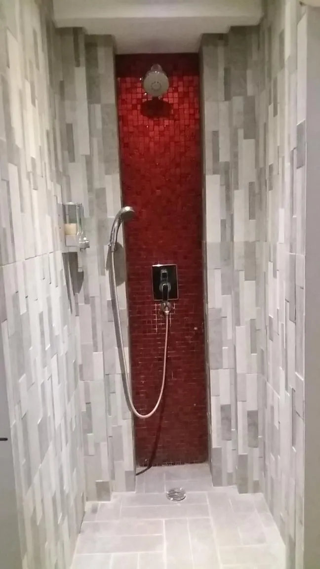 Shower in Anshel Hotel Seminyak