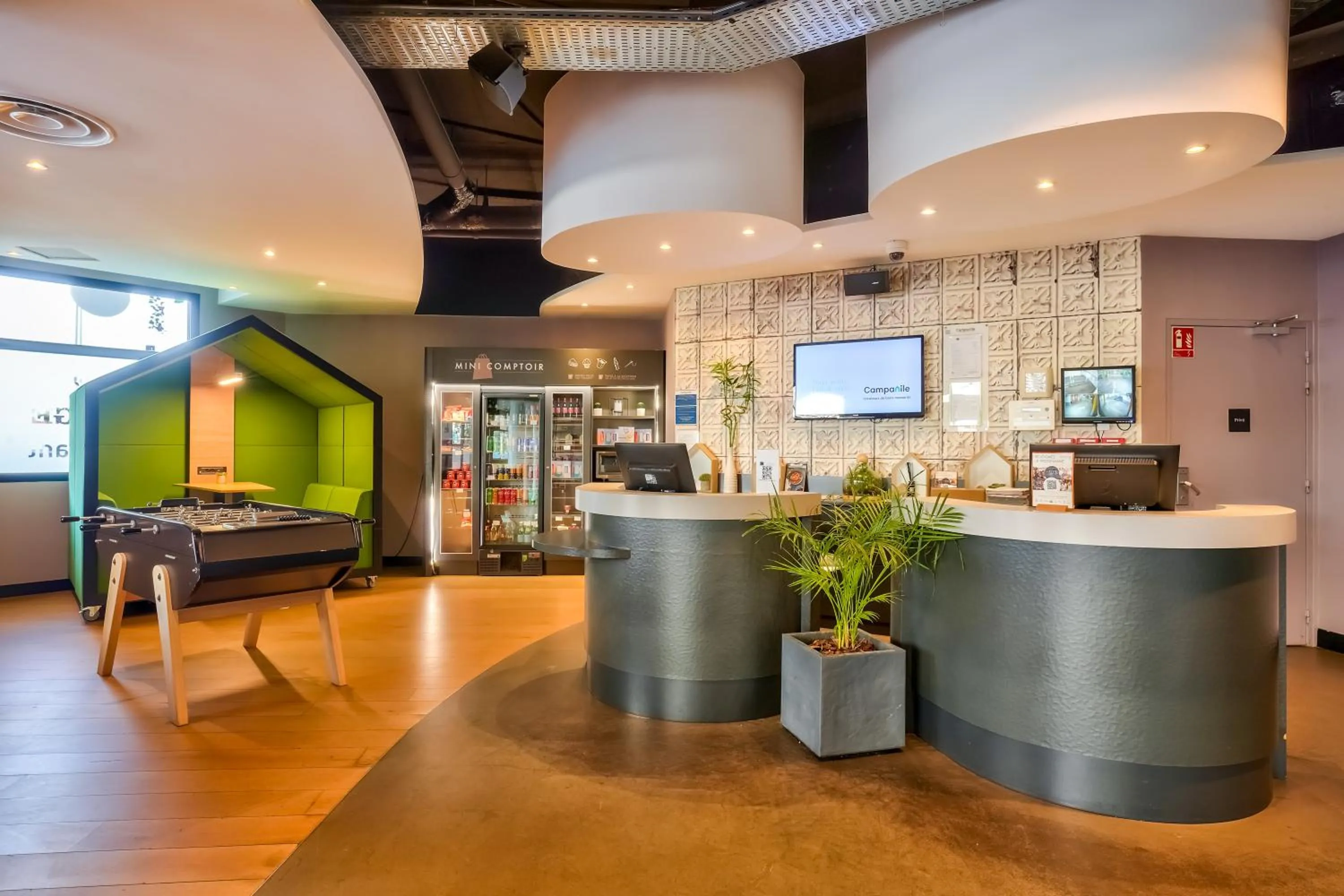 Lobby or reception in Campanile Paris Ouest - Pont de Suresnes