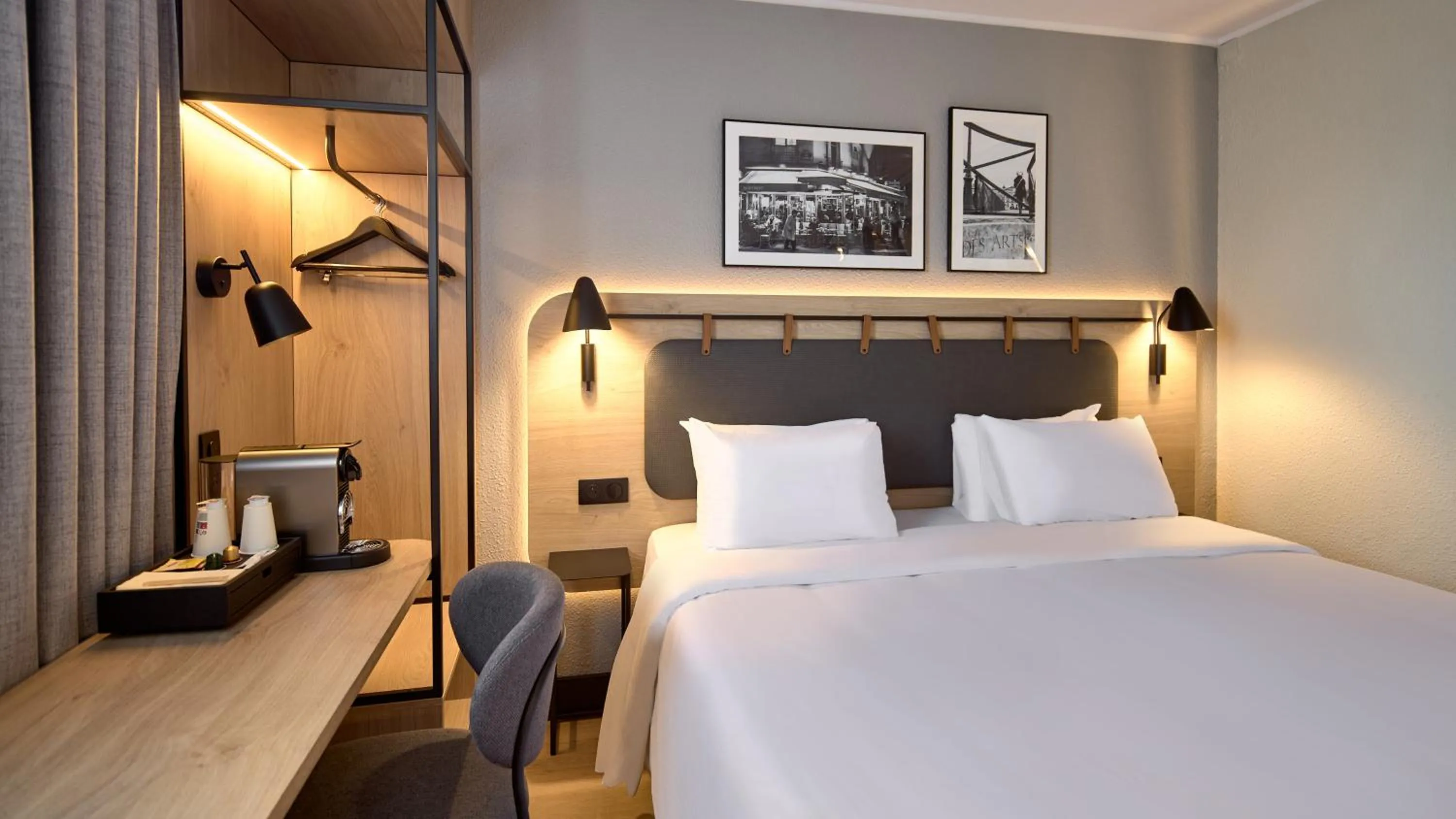 Photo of the whole room, Bed in Campanile Paris Ouest - Pont de Suresnes