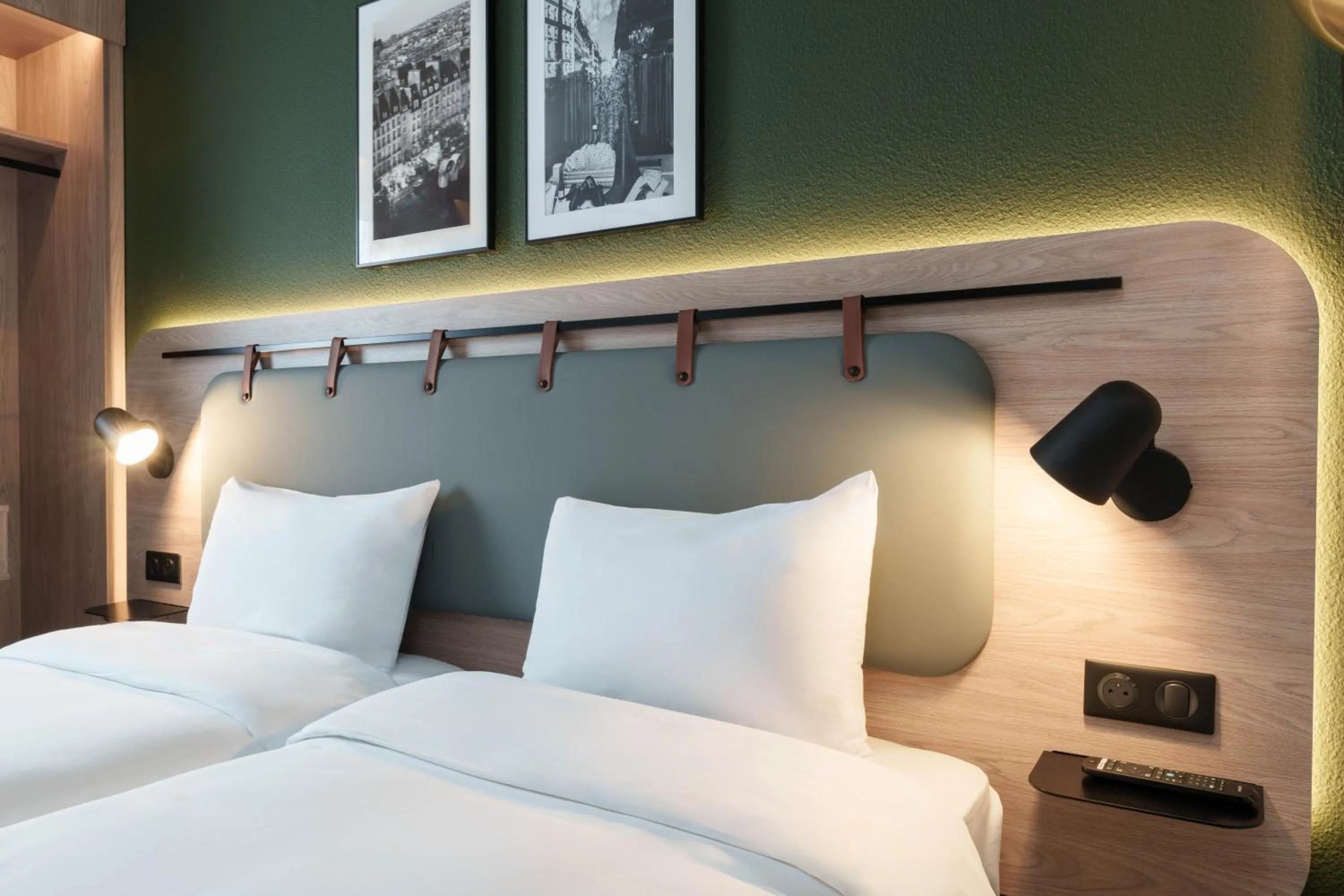 Bed in Campanile Paris Ouest - Pont de Suresnes