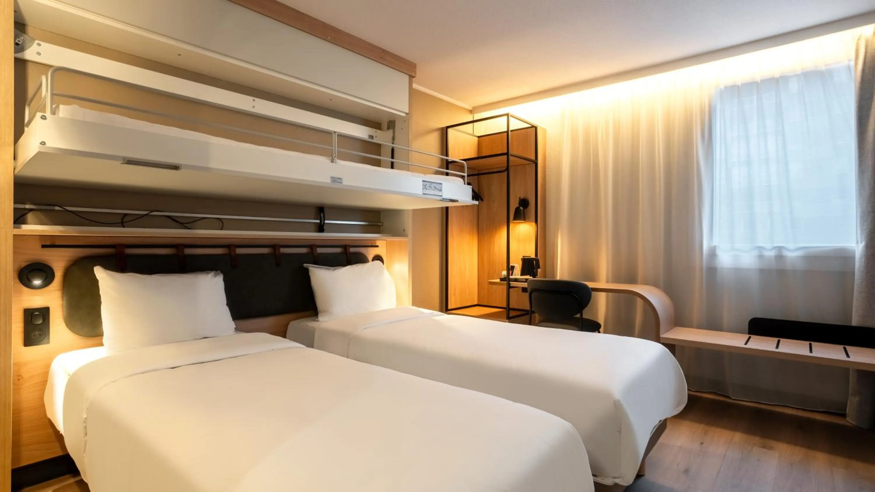 Bed in Campanile PRIME - Suresnes - La Défense