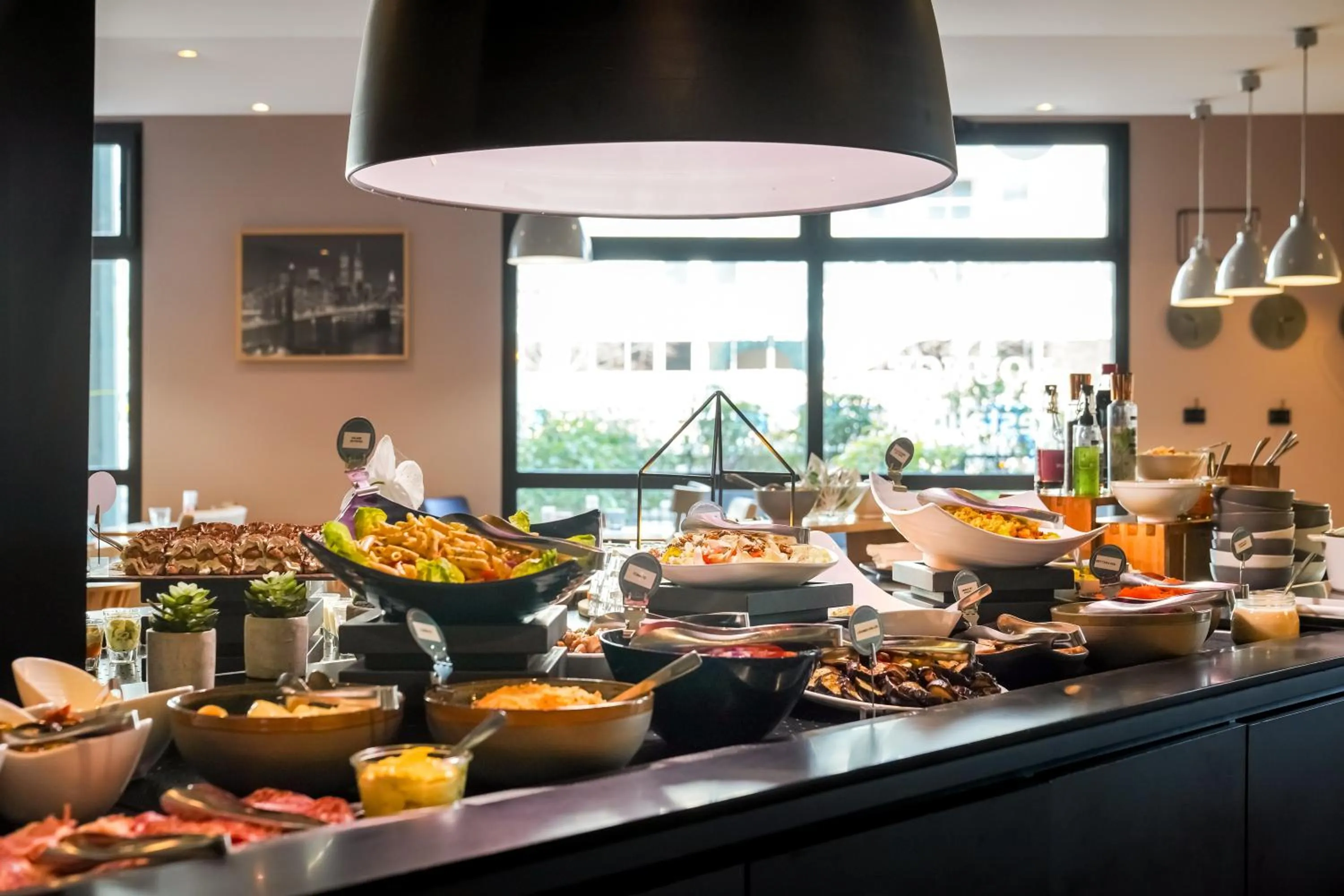 Restaurant/places to eat in Campanile Paris Ouest - Pont de Suresnes