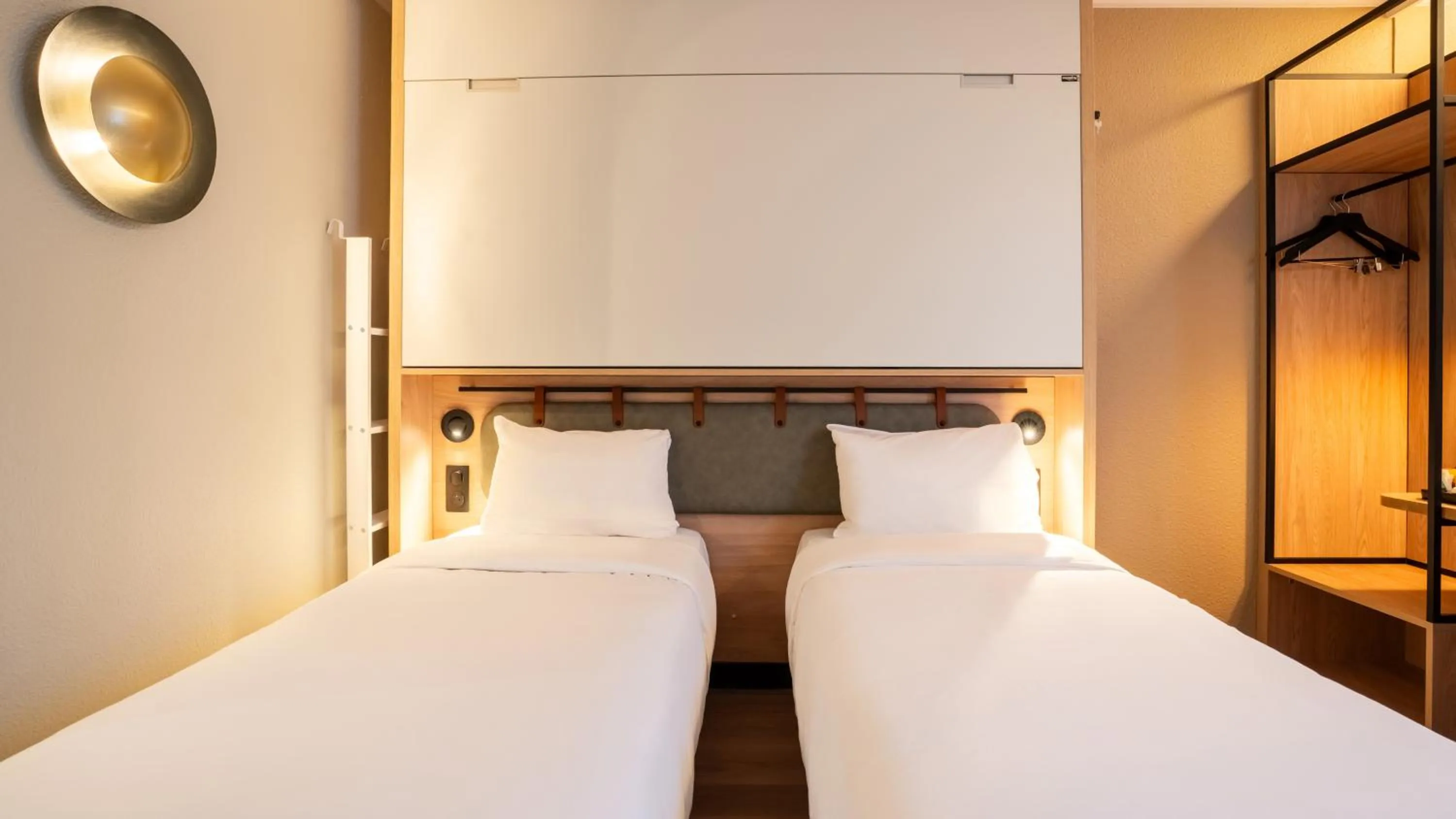 Bed in Campanile PRIME - Suresnes - La Défense