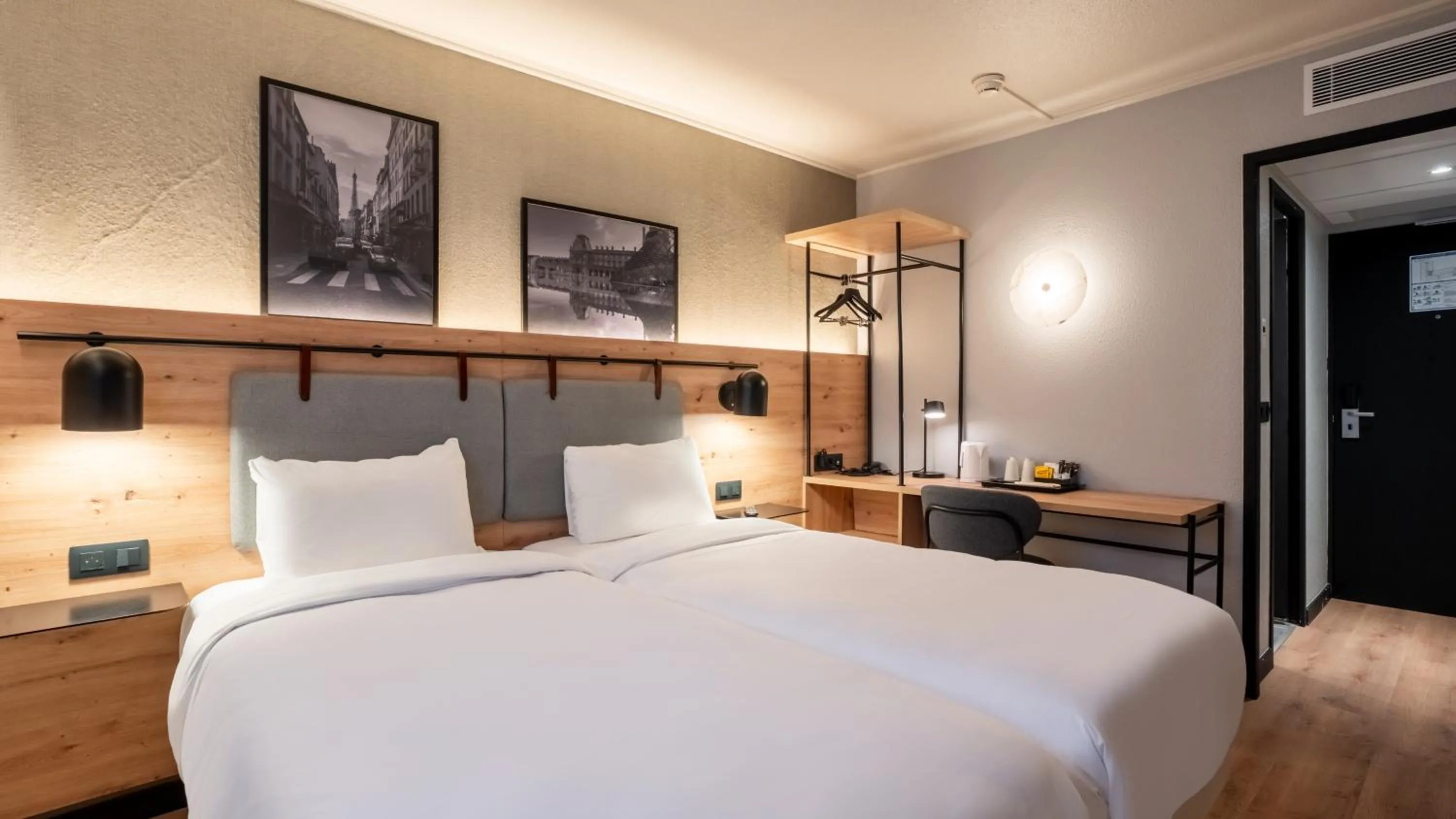 Bed in Campanile PRIME - Suresnes - La Défense