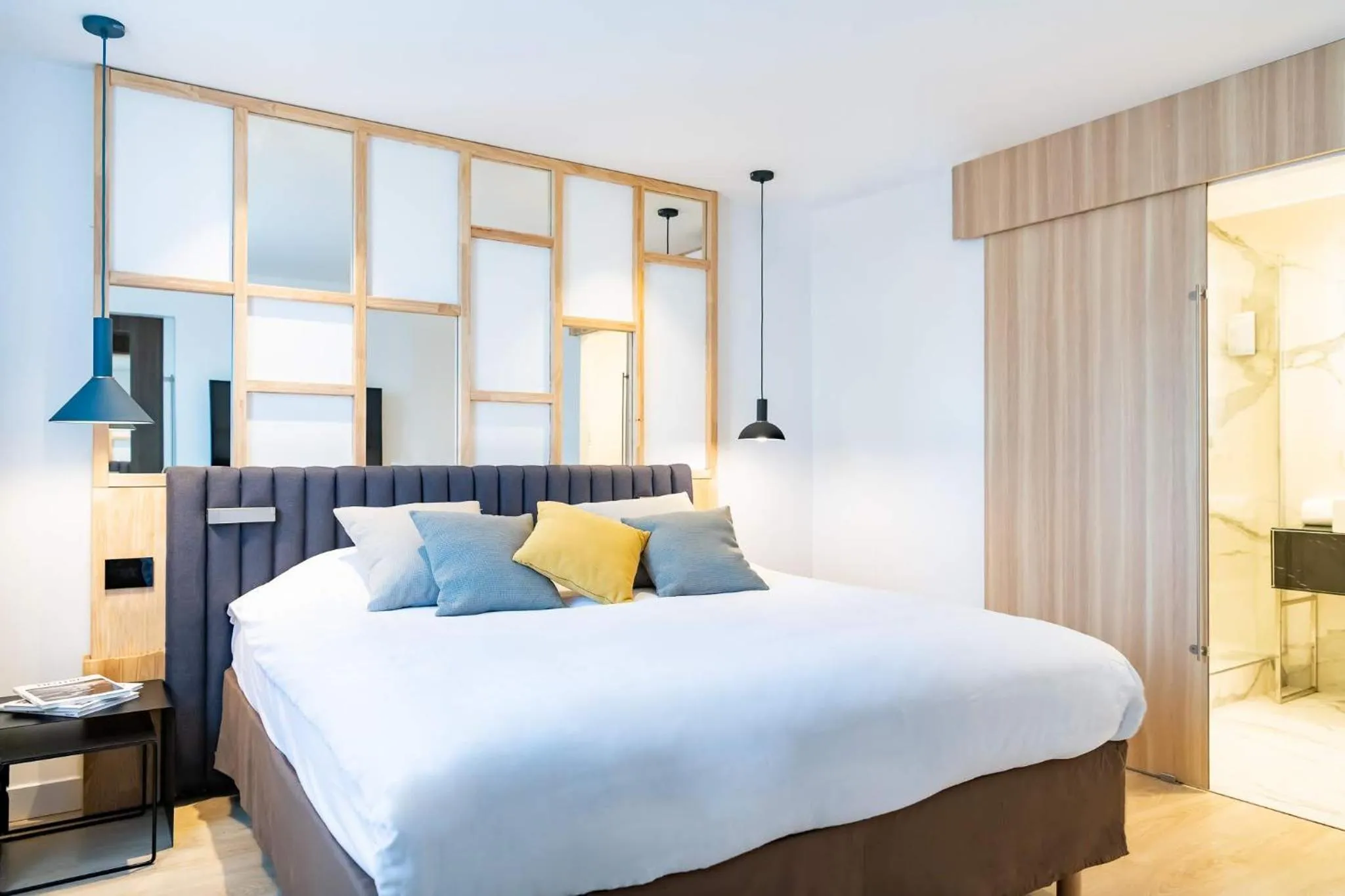 Bedroom, Bed in Campanile Paris Ouest - Pont de Suresnes