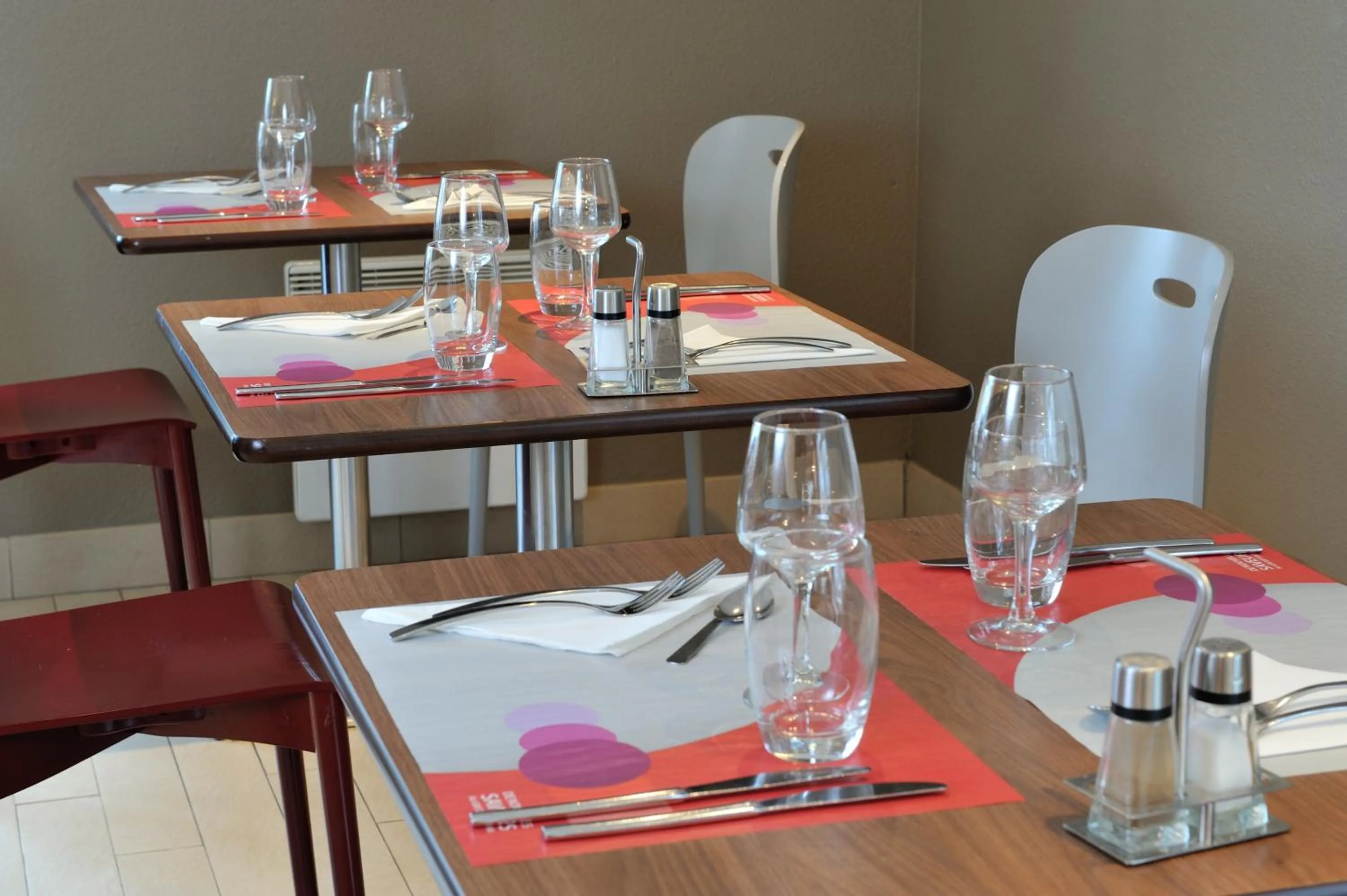 Restaurant/places to eat in Campanile Lyon Est Aéroport Saint Exupery