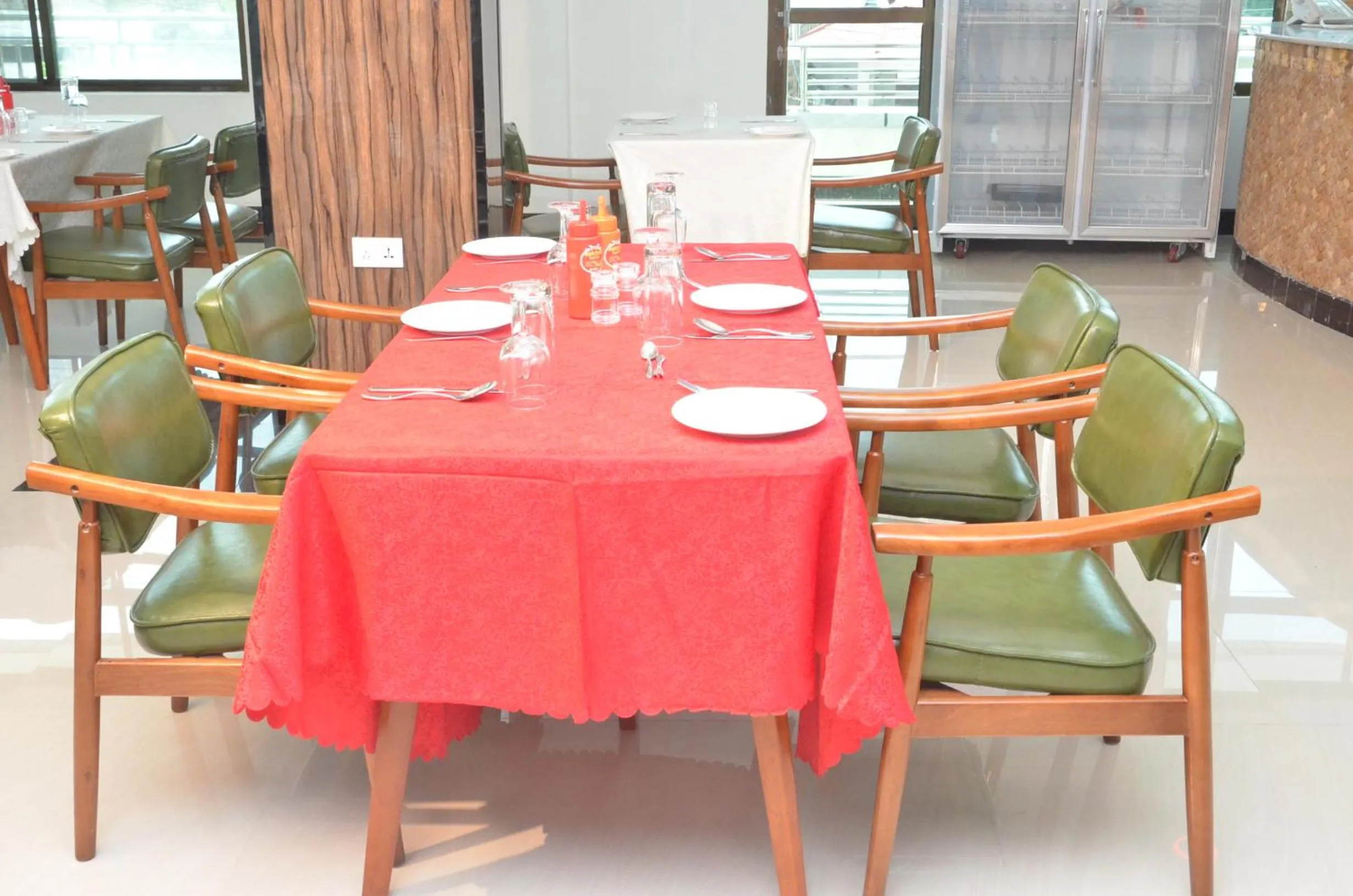 Restaurant/places to eat in Nefaland Hotel