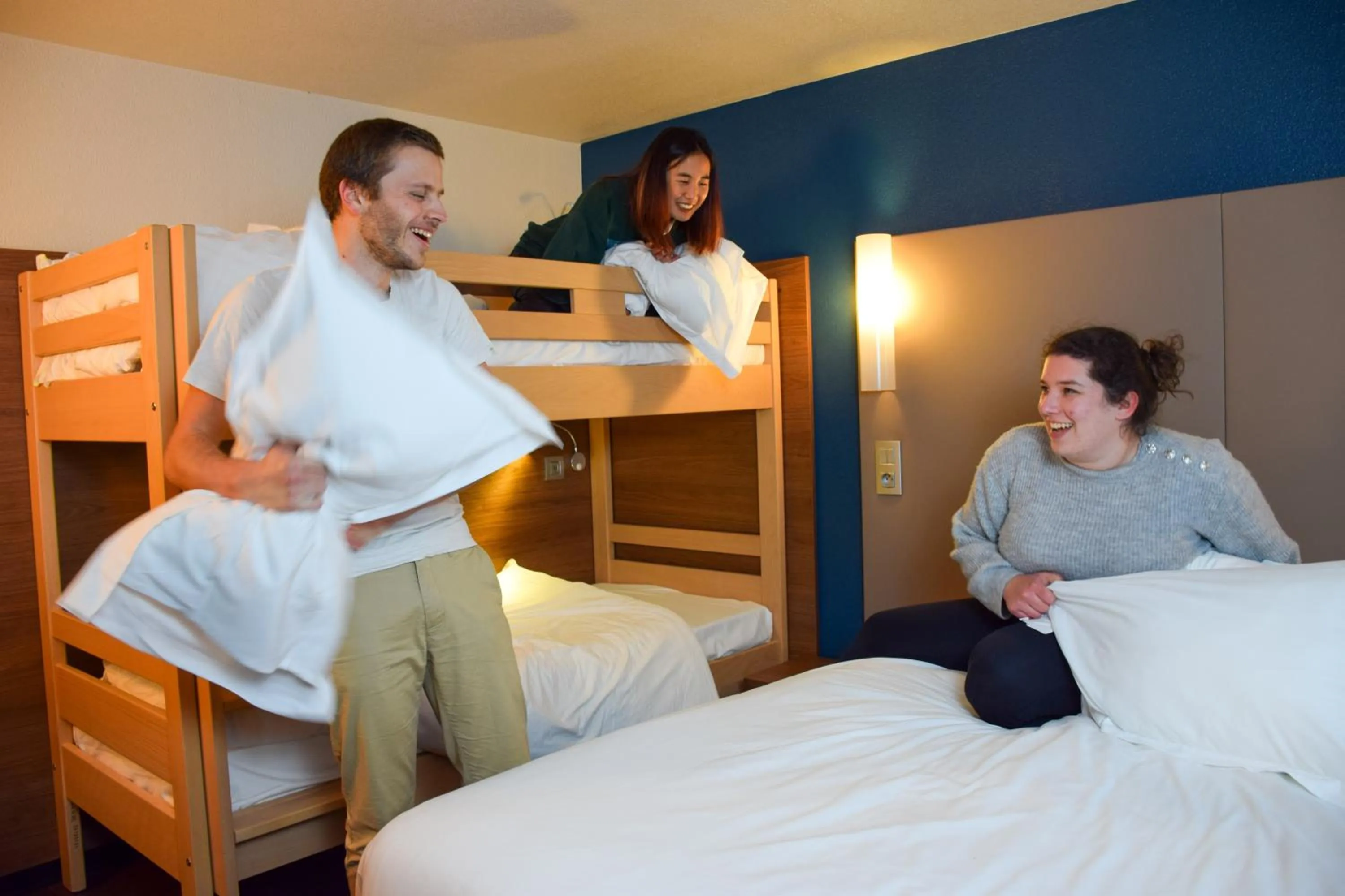 Bedroom, Bed in Campanile Millau