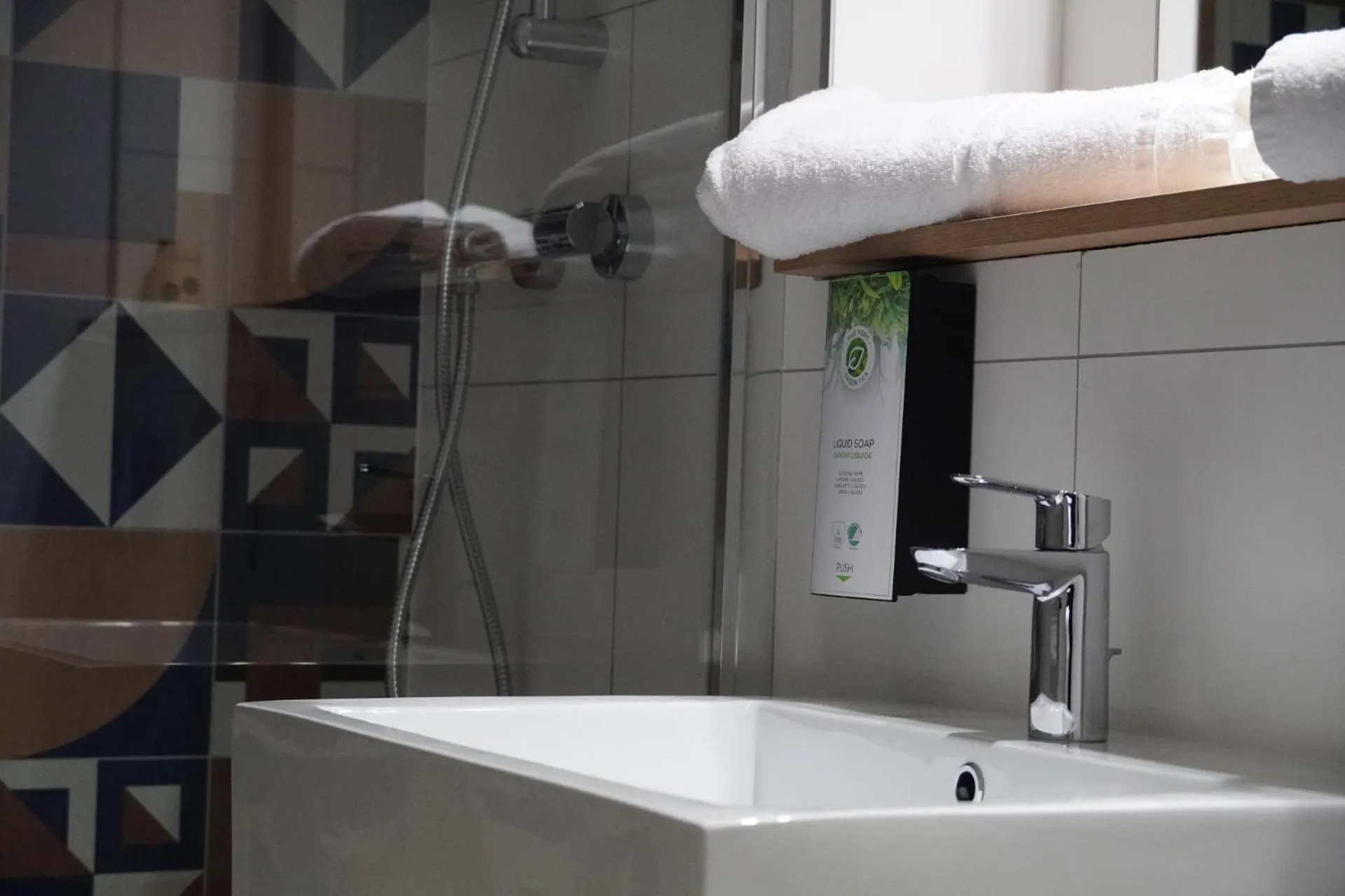 Bathroom in Campanile Mulhouse - Illzach Ile Napoléon