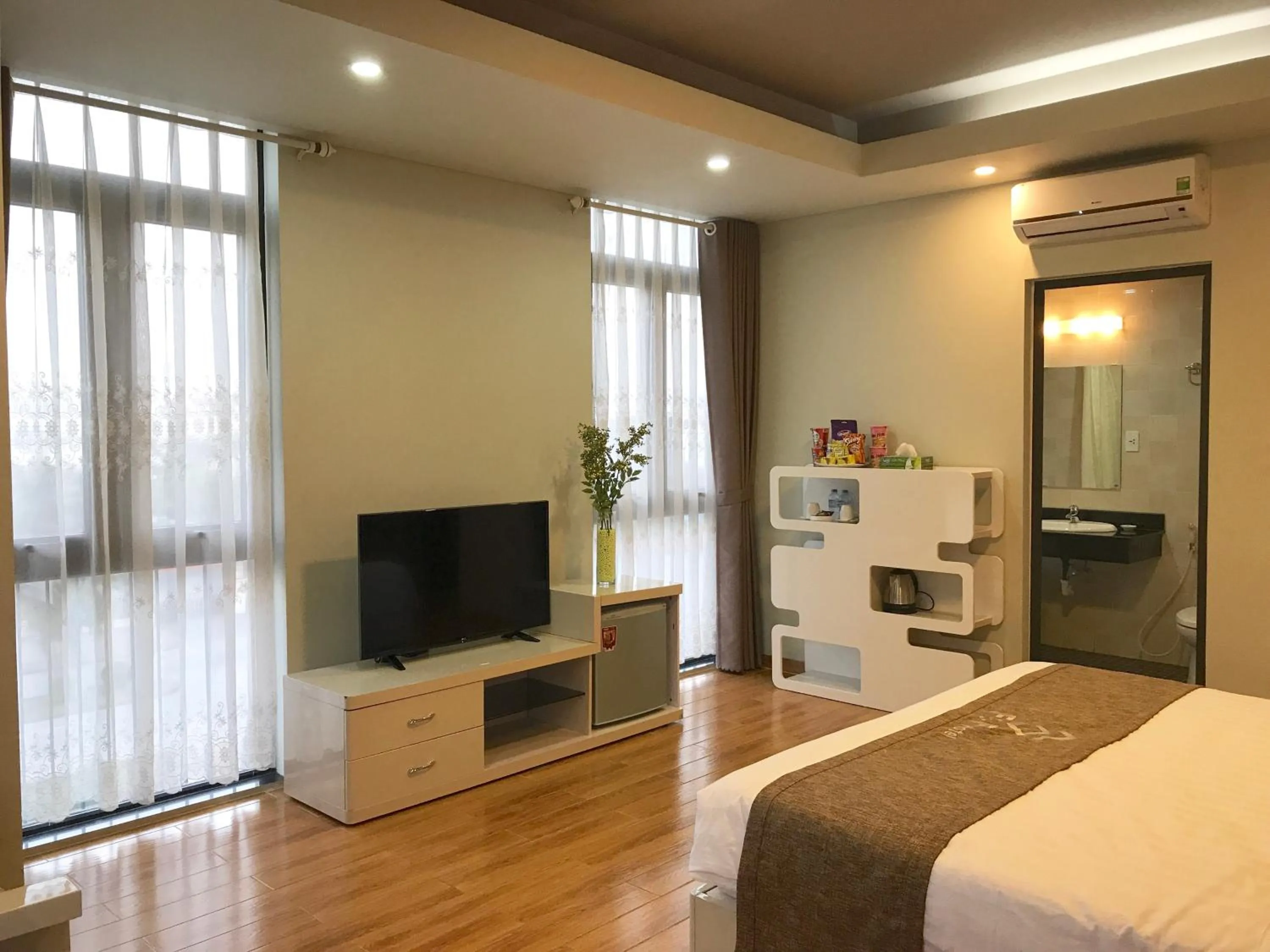 Living room, Bed in F & F Hotel