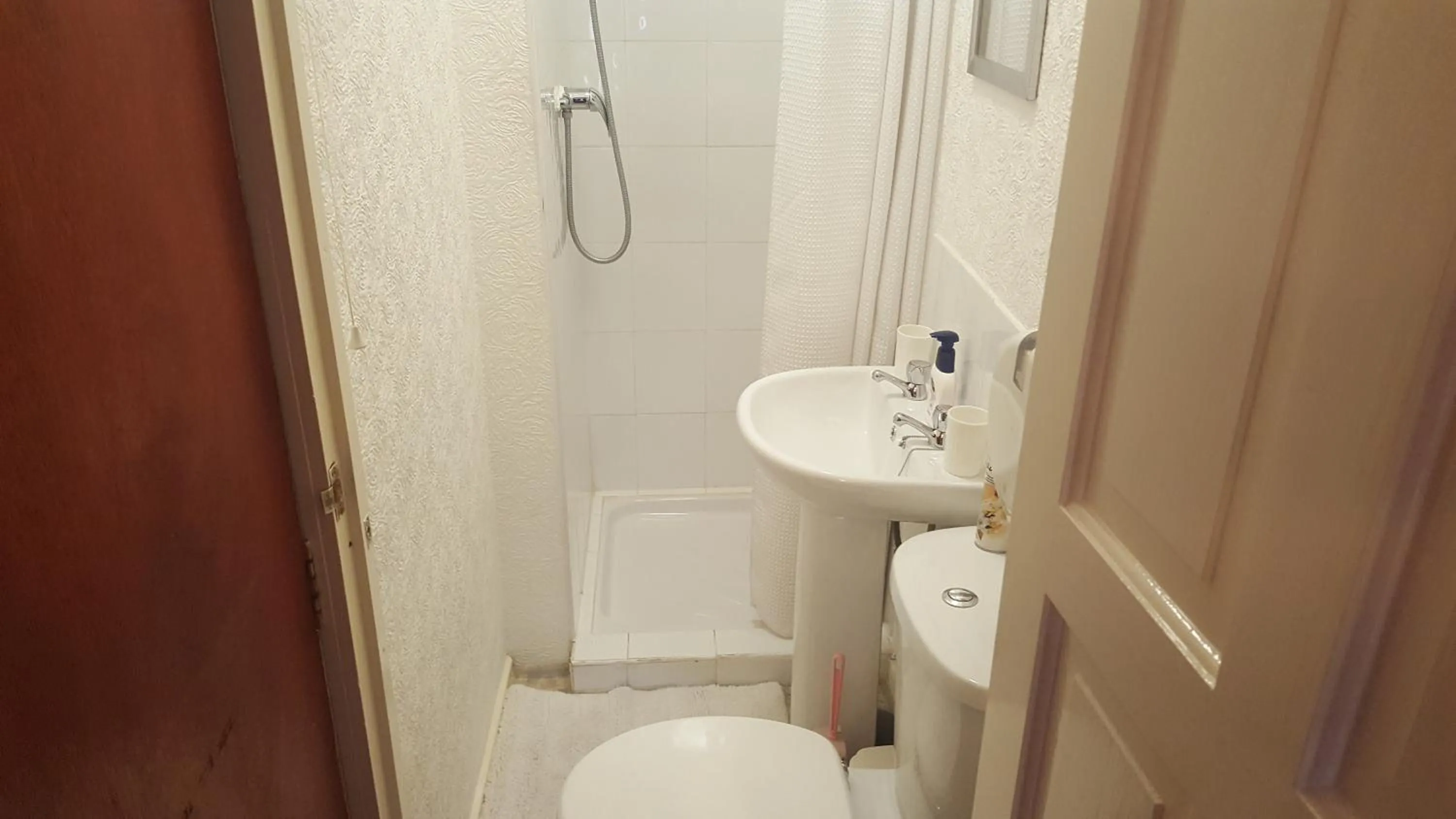 Bathroom in Hornby House Hotel