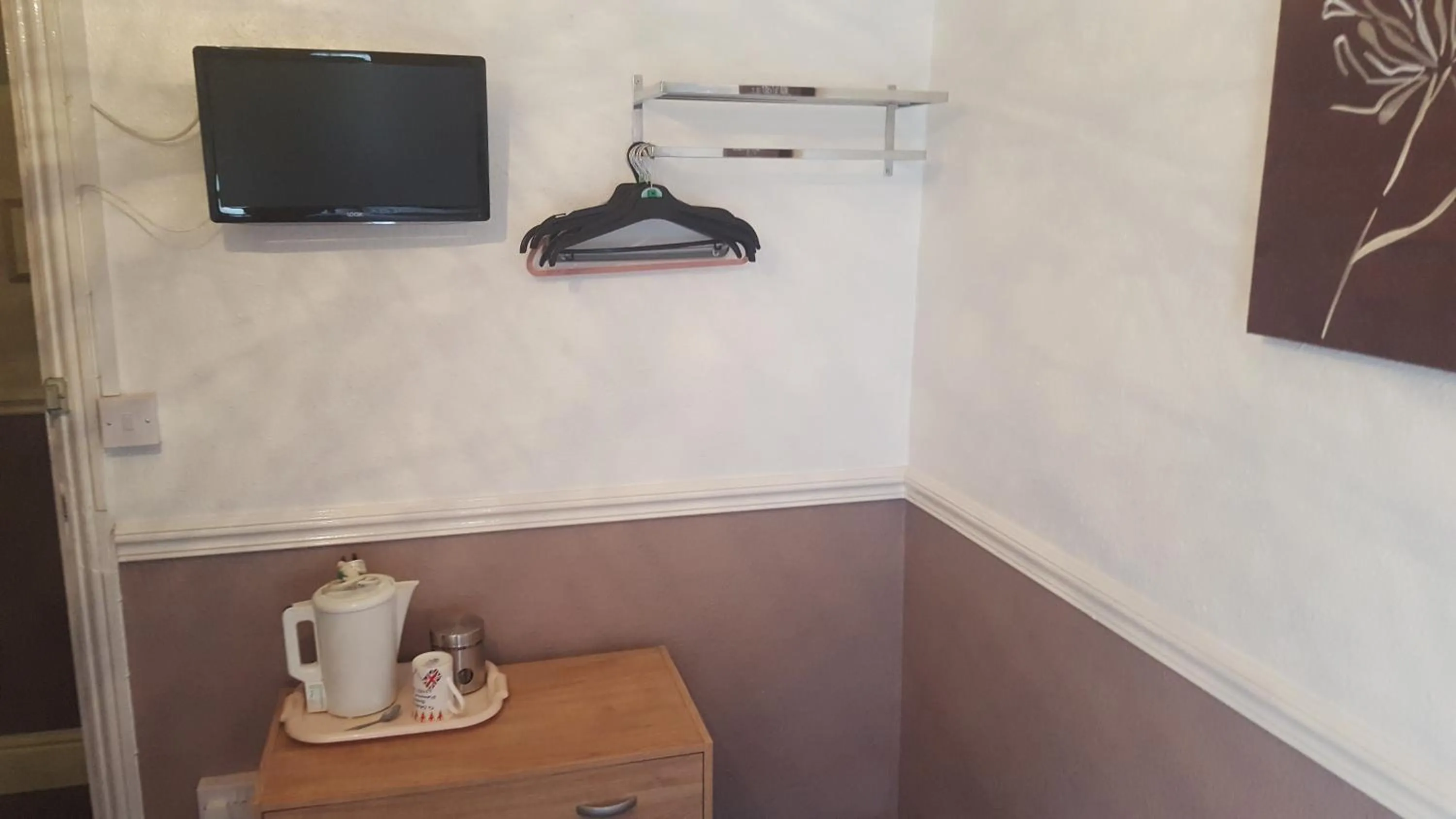 Coffee/tea facilities in Hornby House Hotel