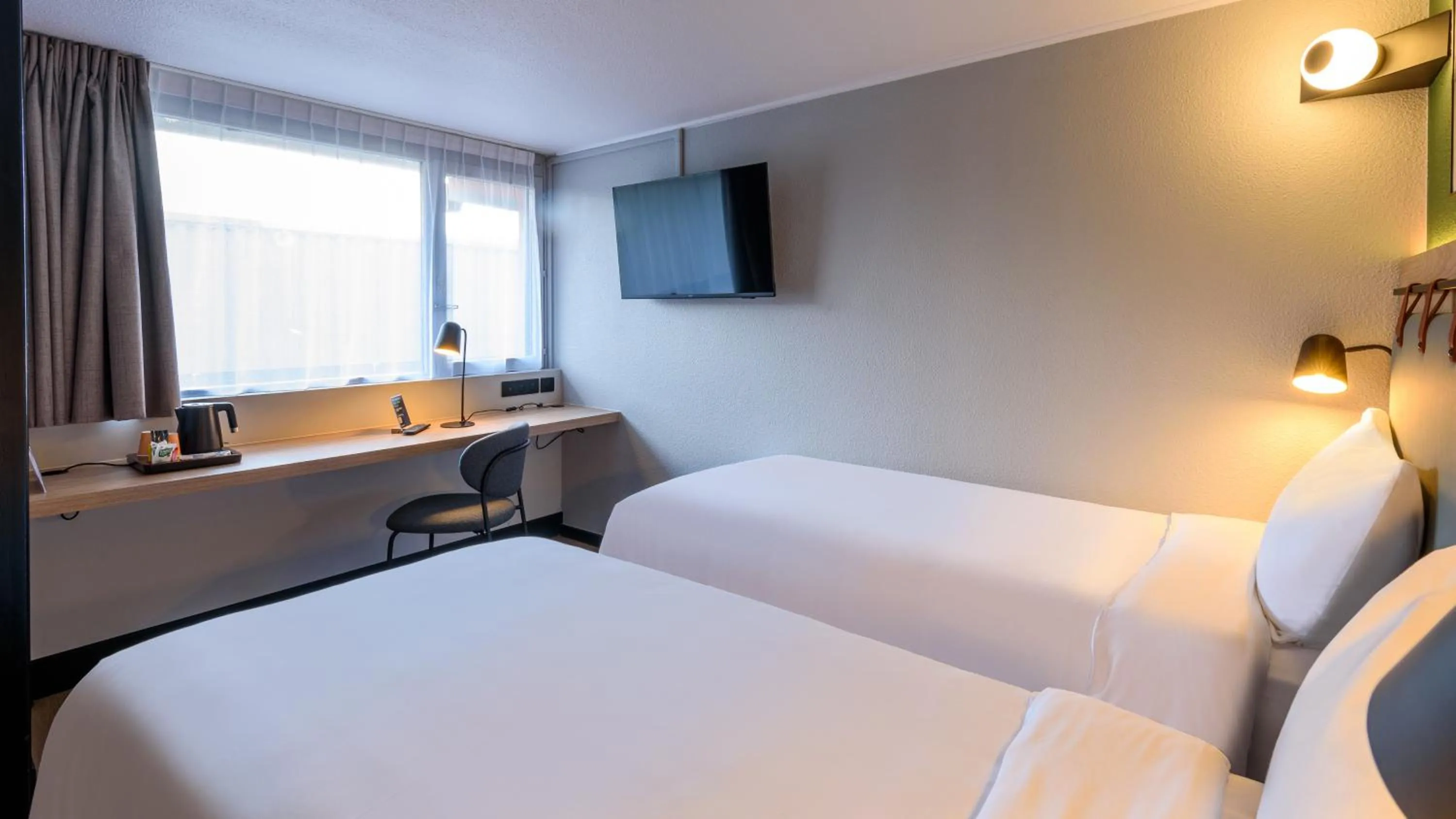 Bed in Kyriad Niort - La Crèche