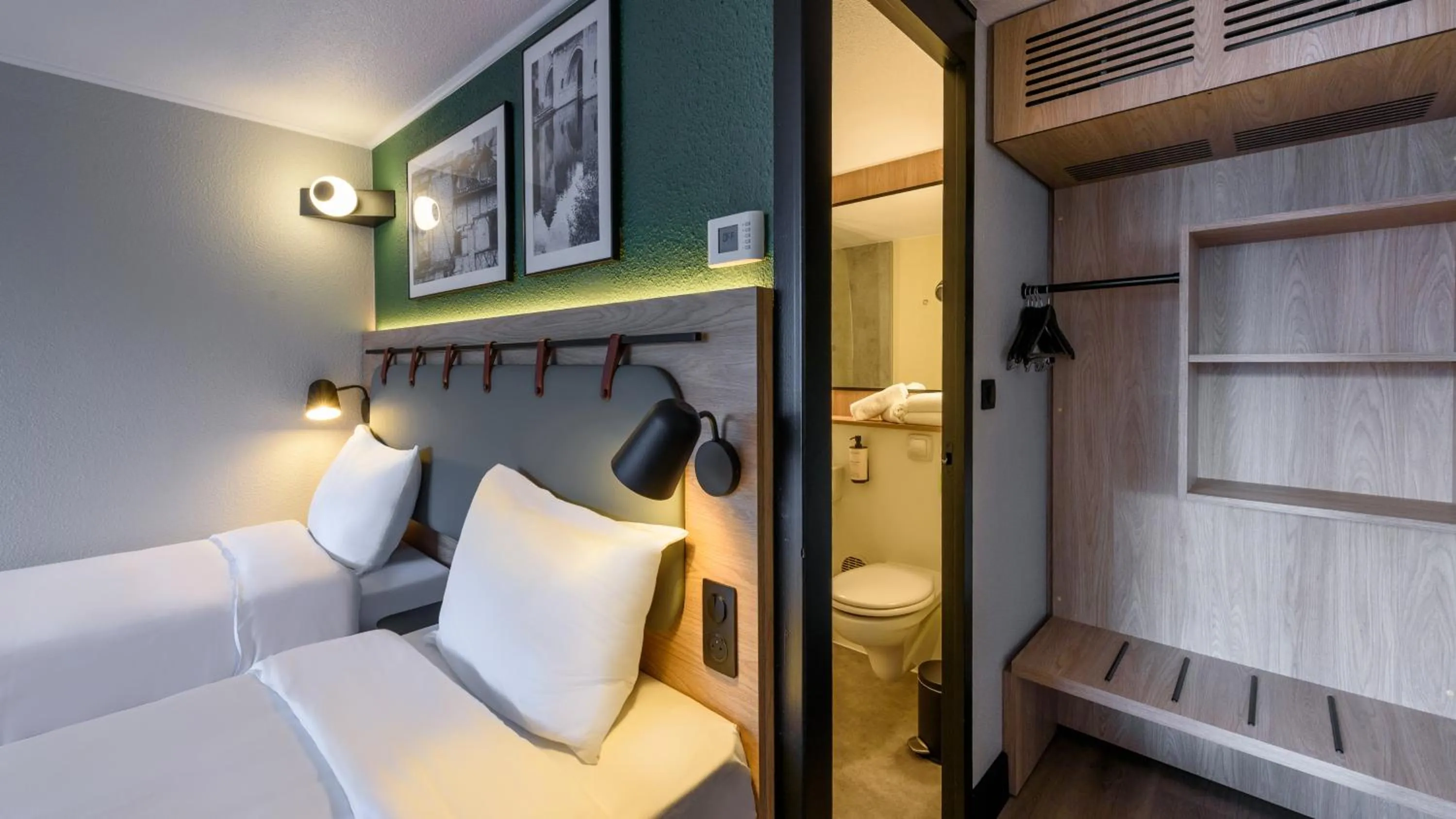 Bed in Kyriad Niort - La Crèche