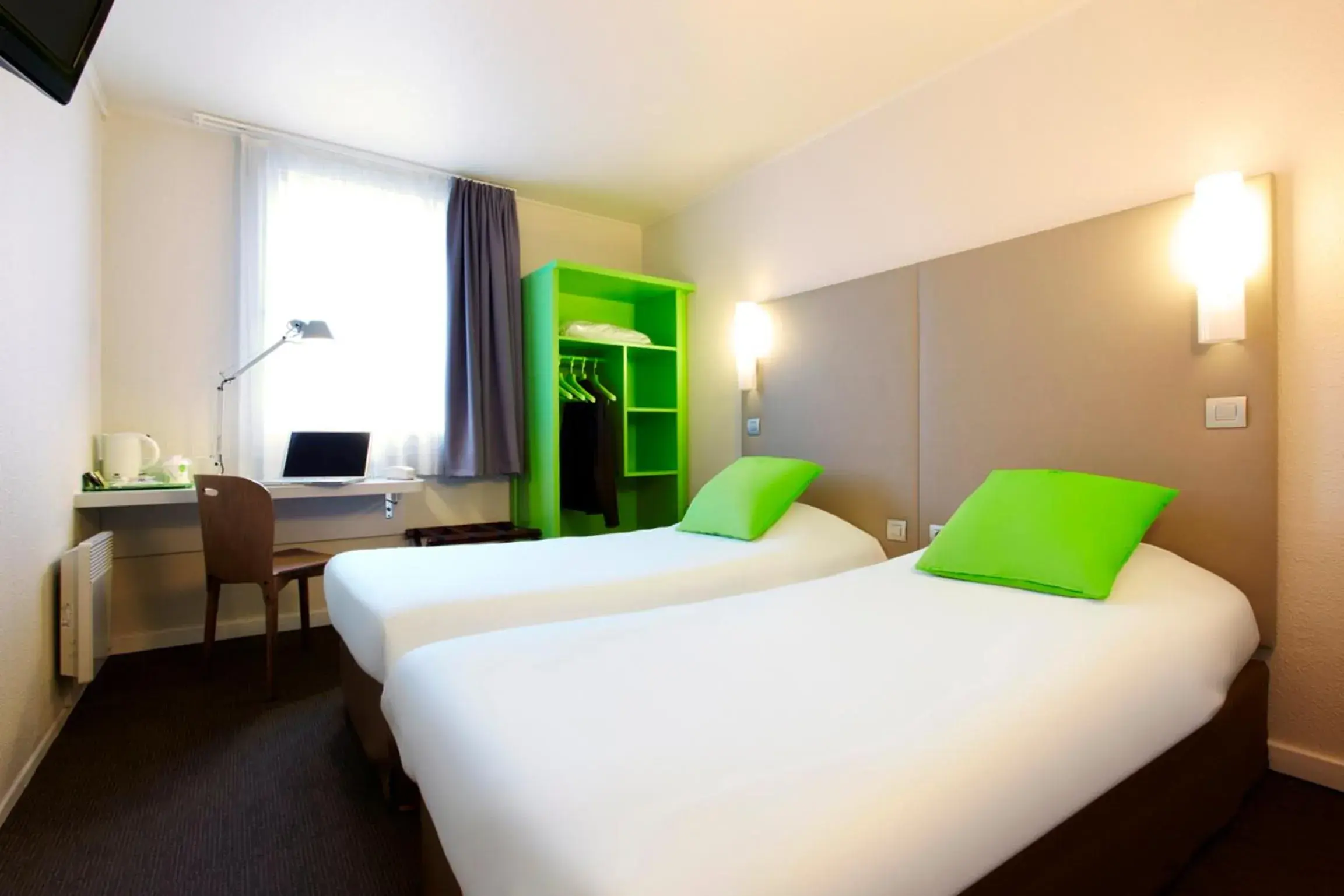 Superior Triple Room in Campanile Paris Est Bobigny Superior Triple Room in Campanile Paris Est Bobigny