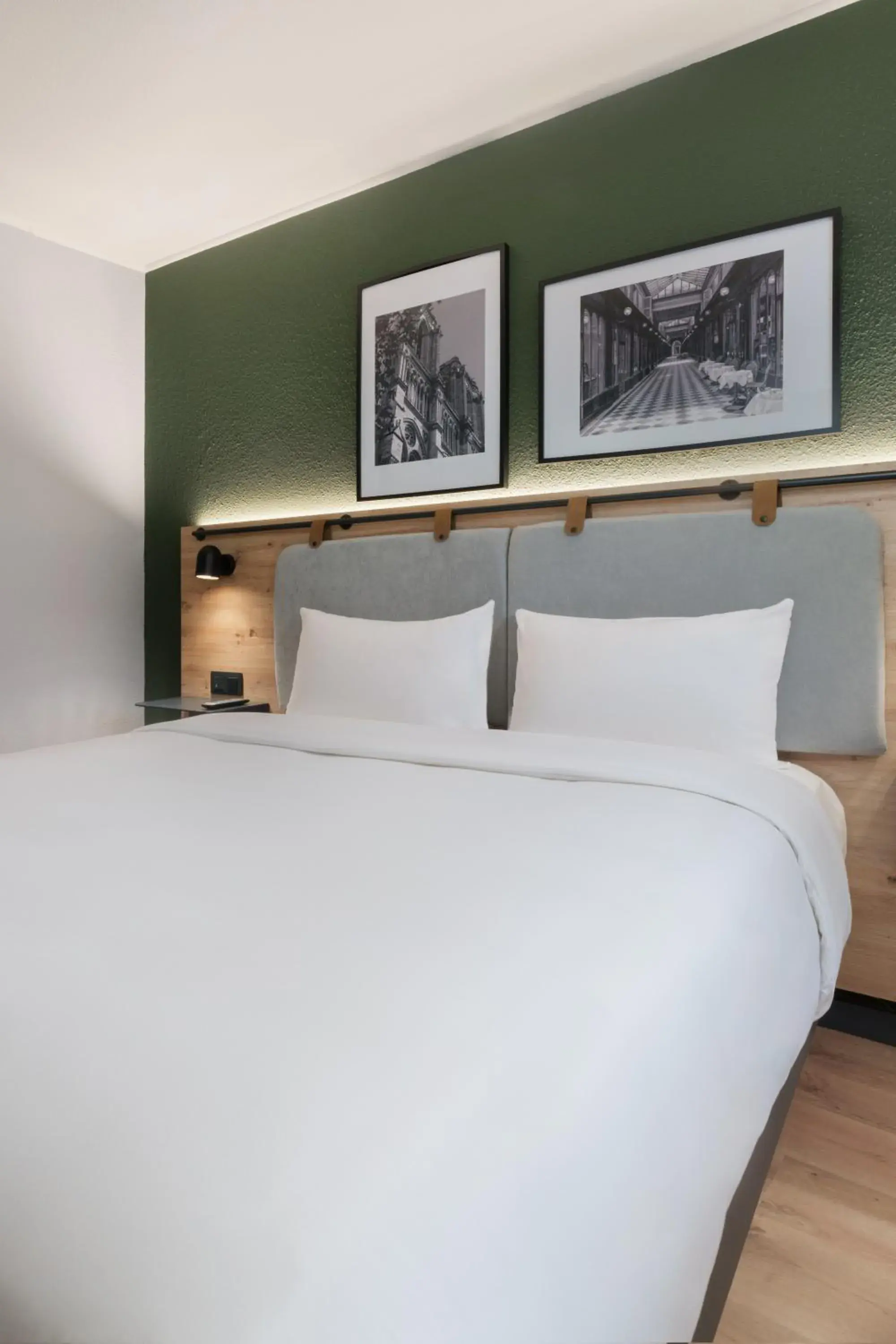 Standard Room - 1 Queen Bed in Campanile PRIME - Paris 15 Tour Eiffel Standard Room - 1 Queen Bed in Campanile PRIME - Paris 15 Tour Eiffel