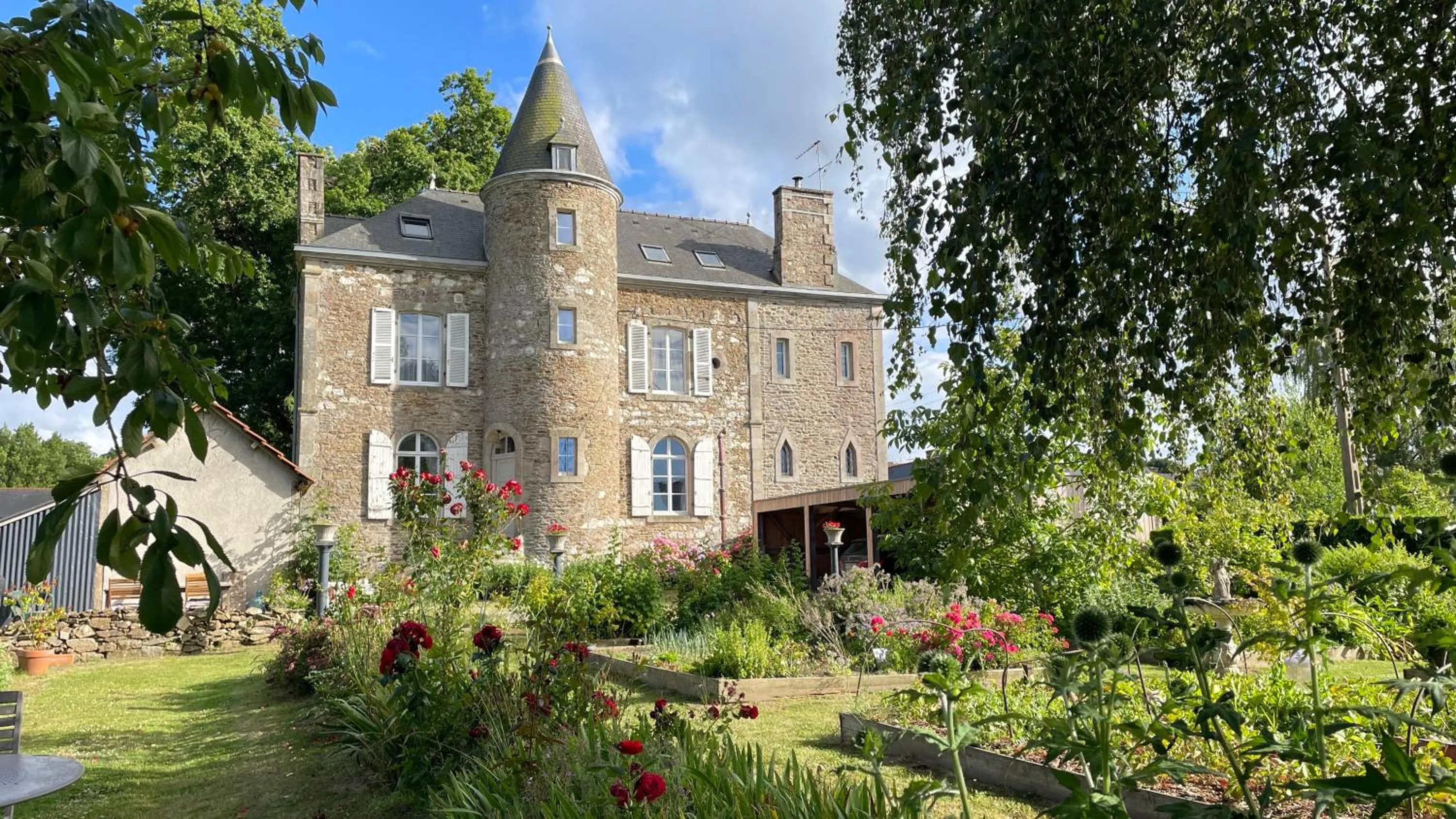 Property building in Le Manoir de la Bigotière