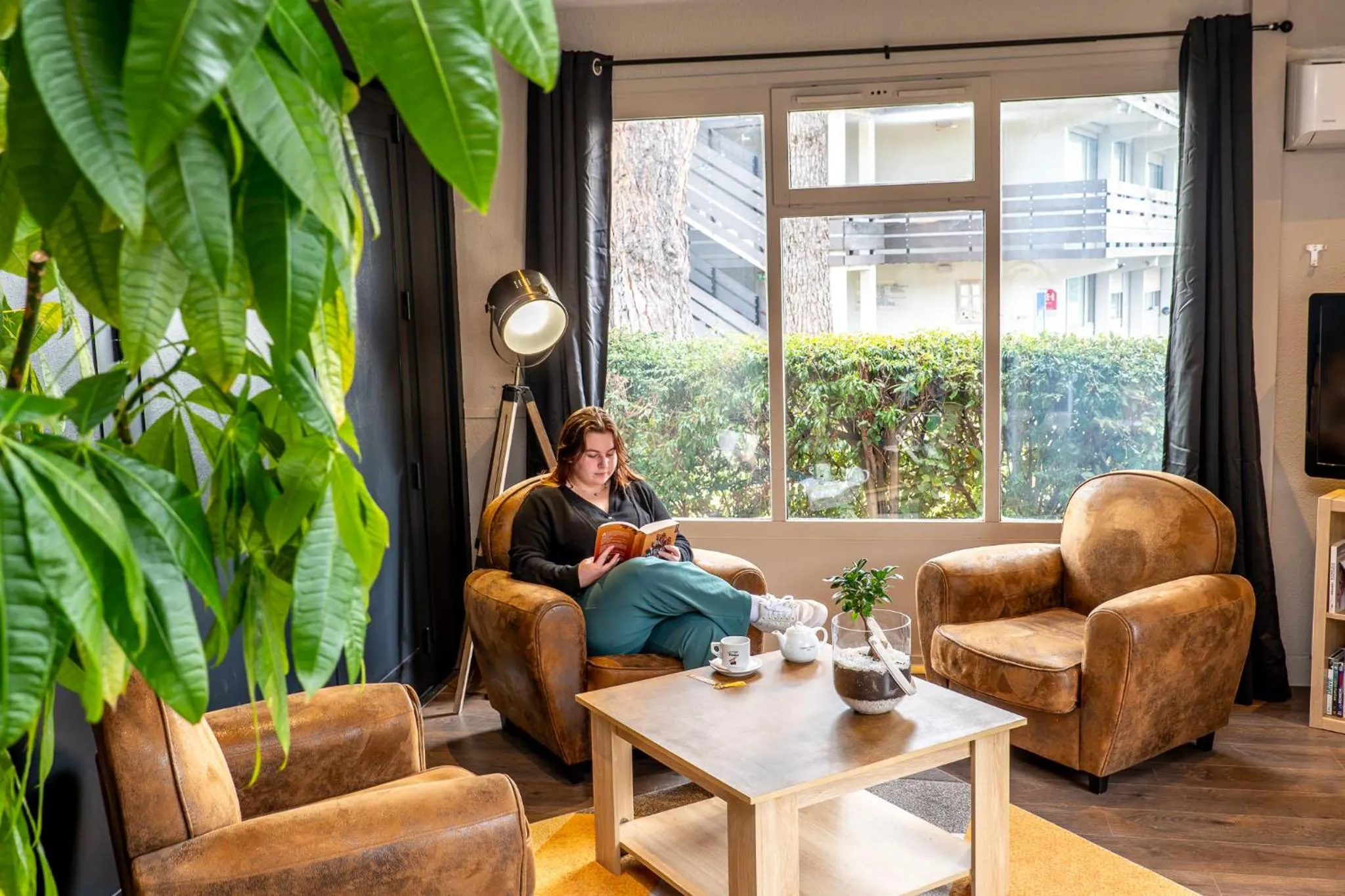 Communal lounge/ TV room in Kyriad Digne-Les-Bains