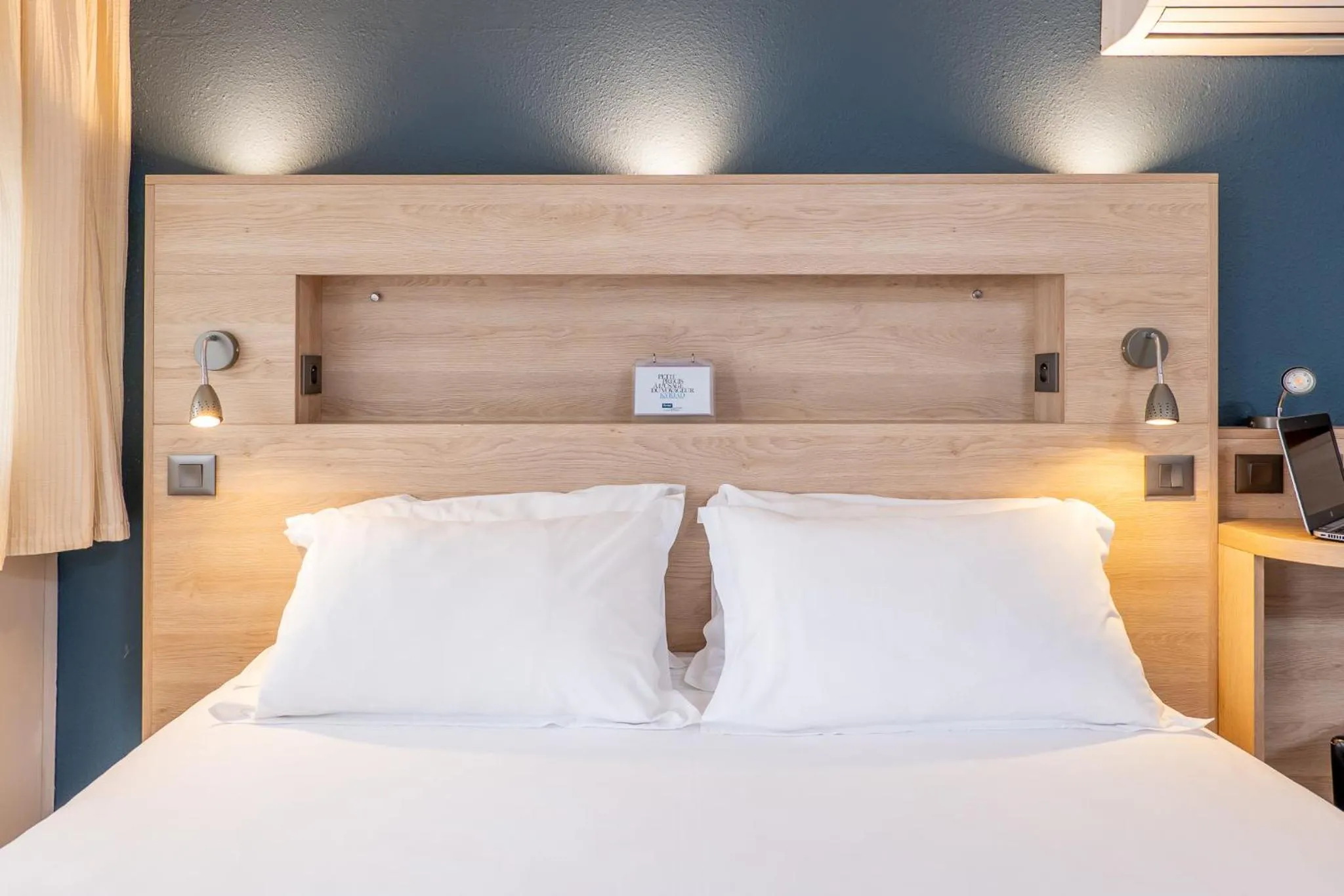 Bed in Kyriad Digne-Les-Bains