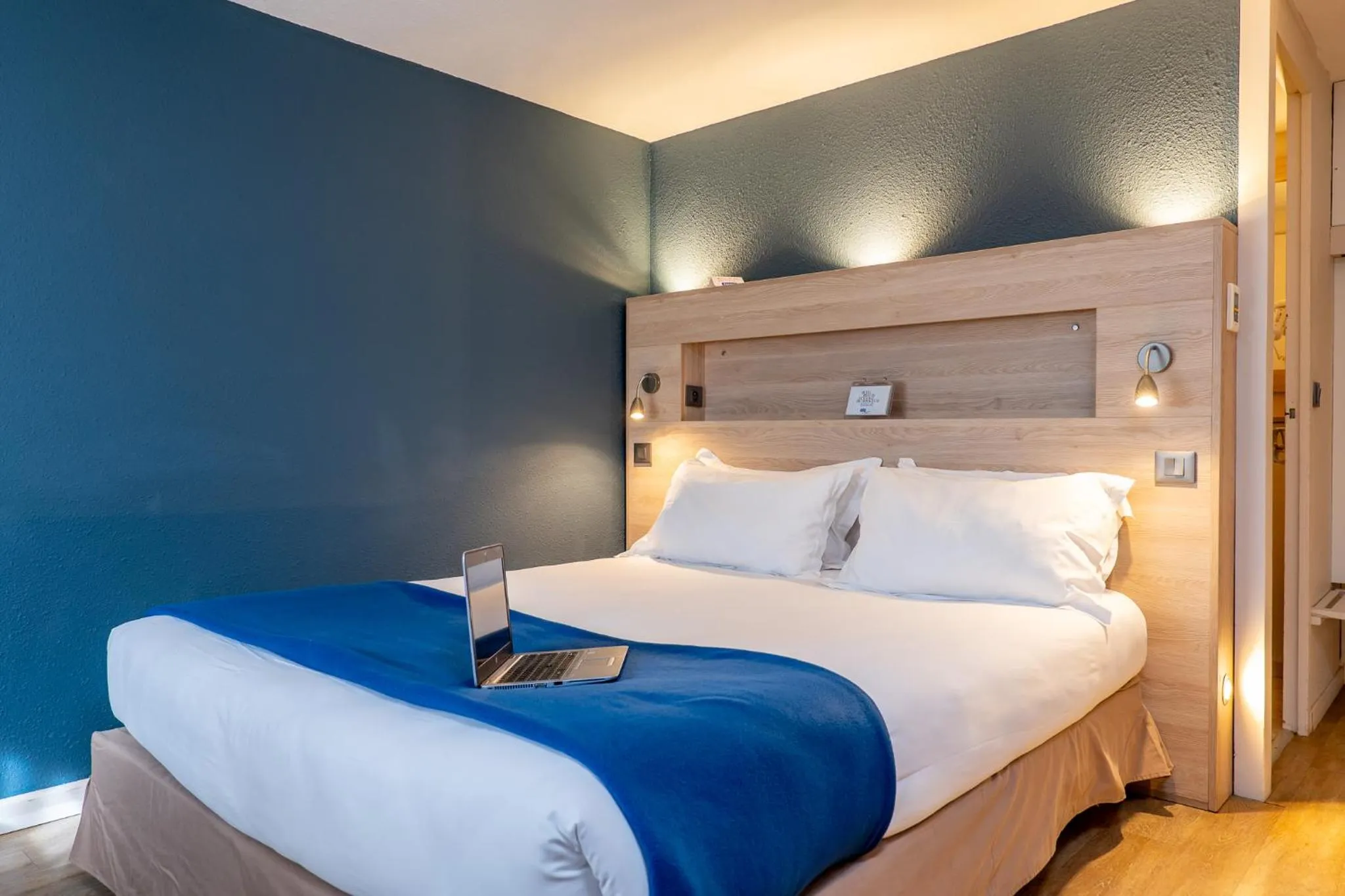 Bed in Kyriad Digne-Les-Bains