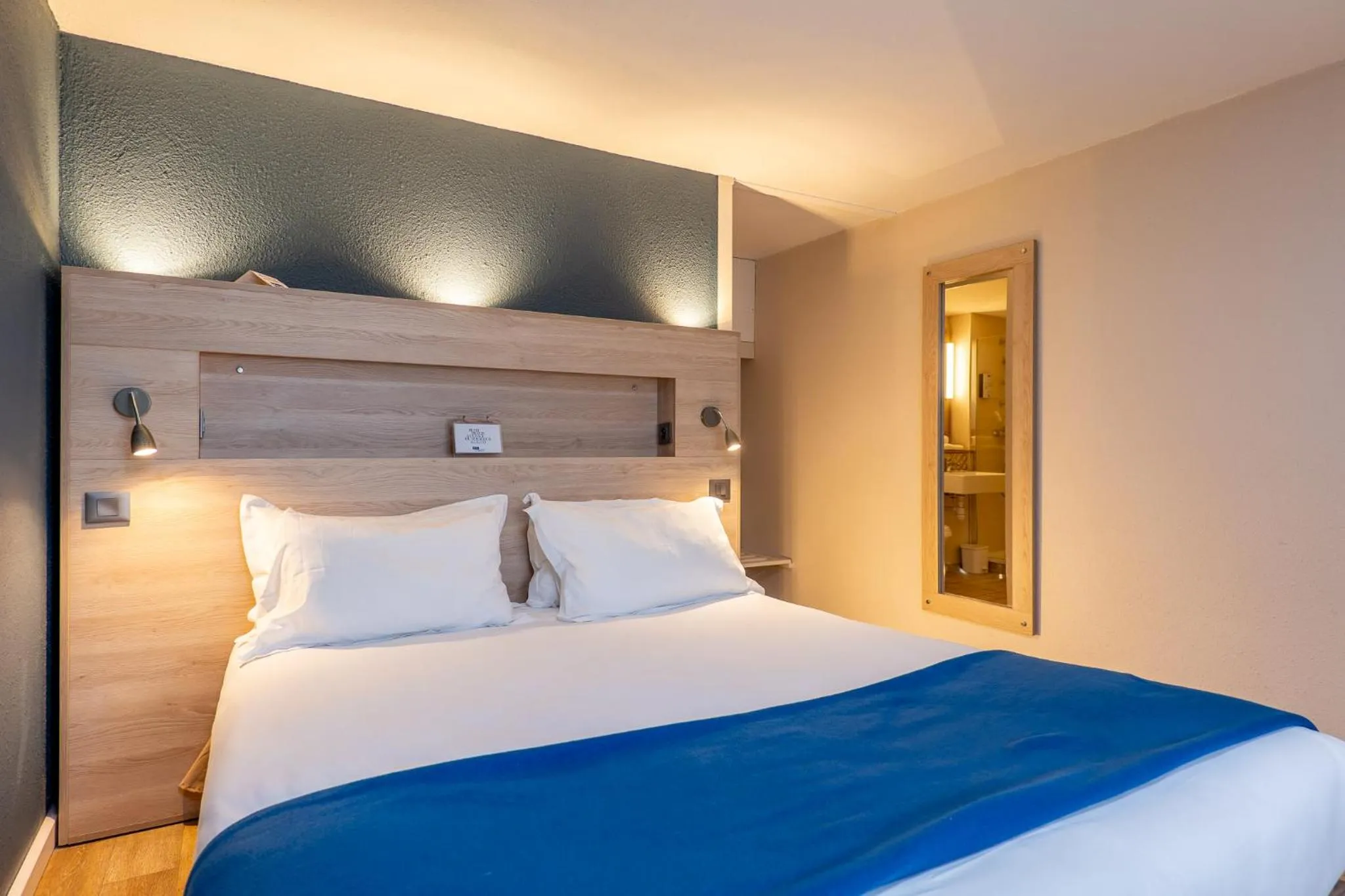 Photo of the whole room, Bed in Kyriad Digne-Les-Bains