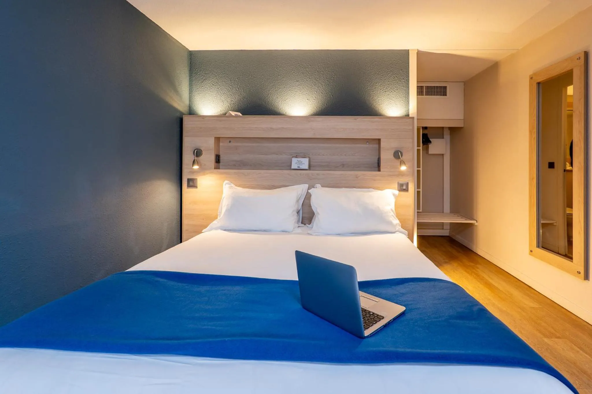 Bed in Kyriad Digne-Les-Bains