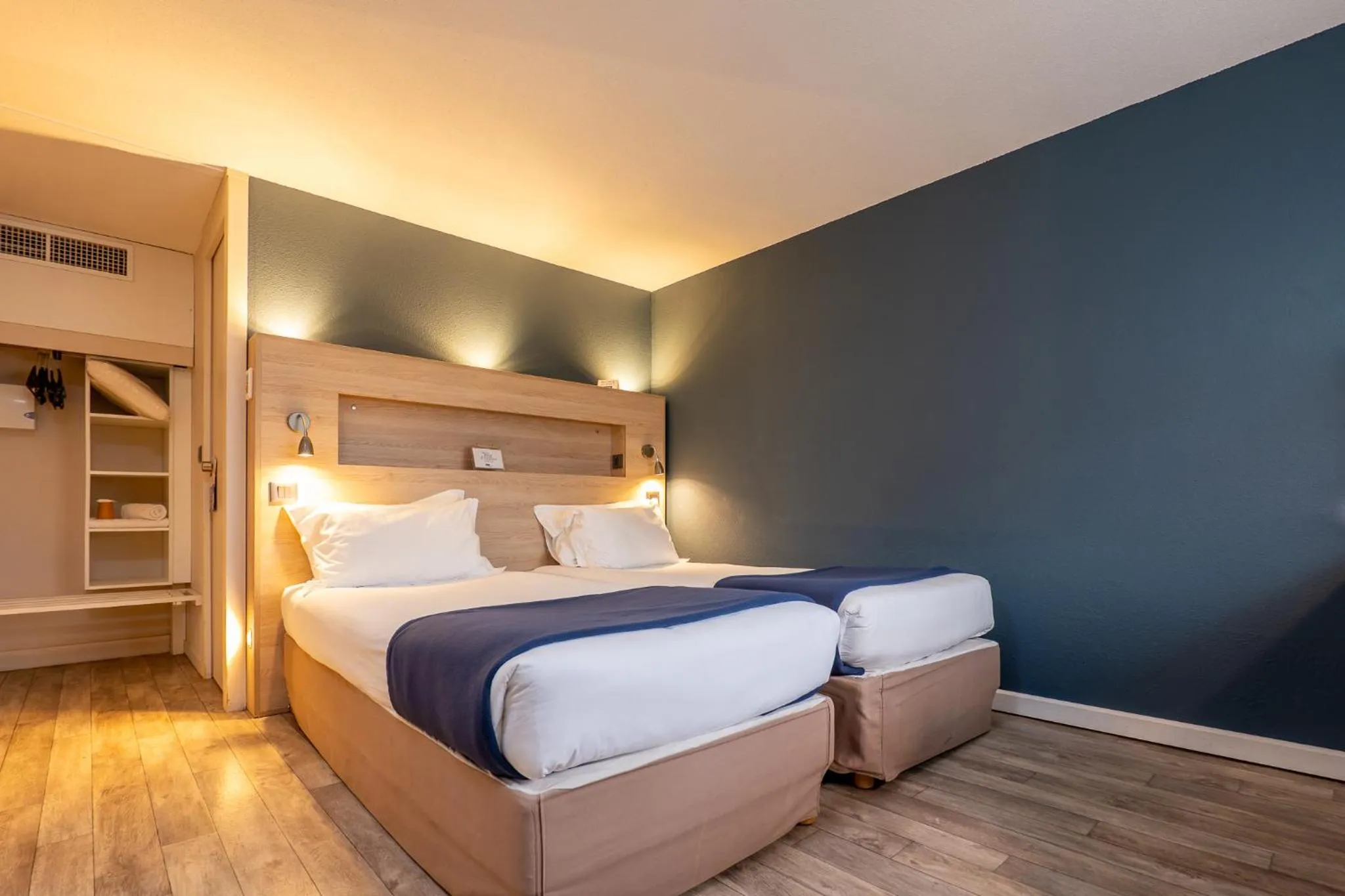 Bed in Kyriad Digne-Les-Bains