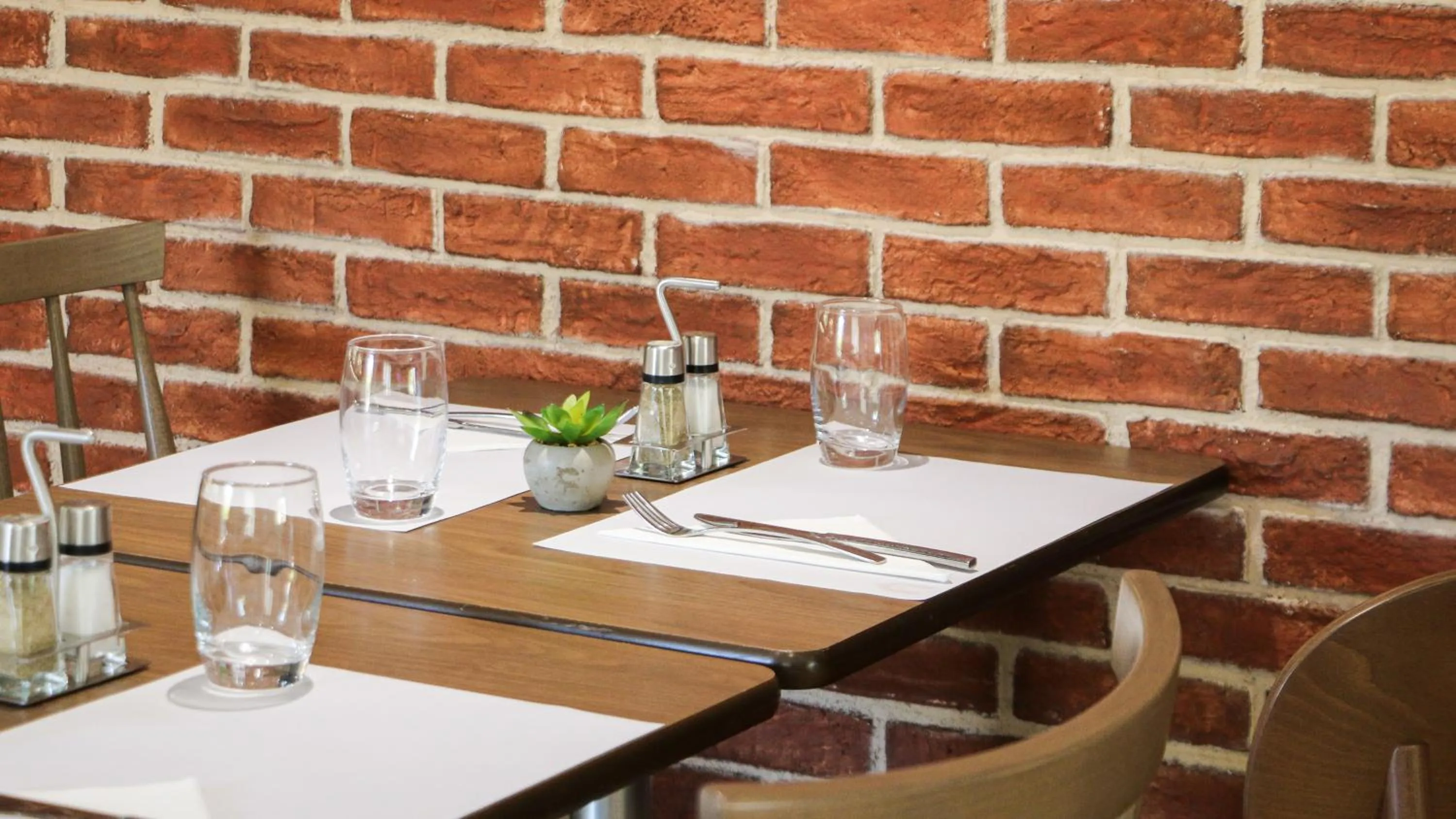 Restaurant/places to eat in Campanile NATURE - Aix En Provence Meyreuil