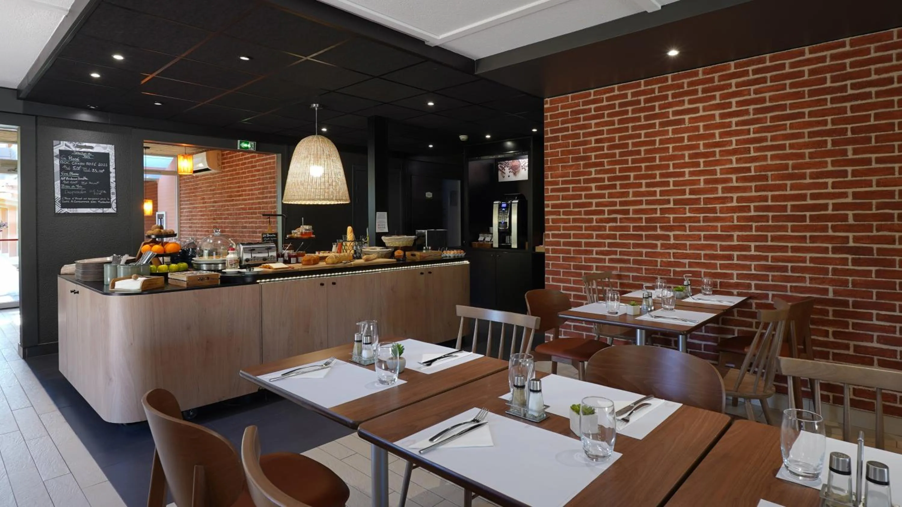 Restaurant/places to eat in Campanile NATURE - Aix En Provence Meyreuil