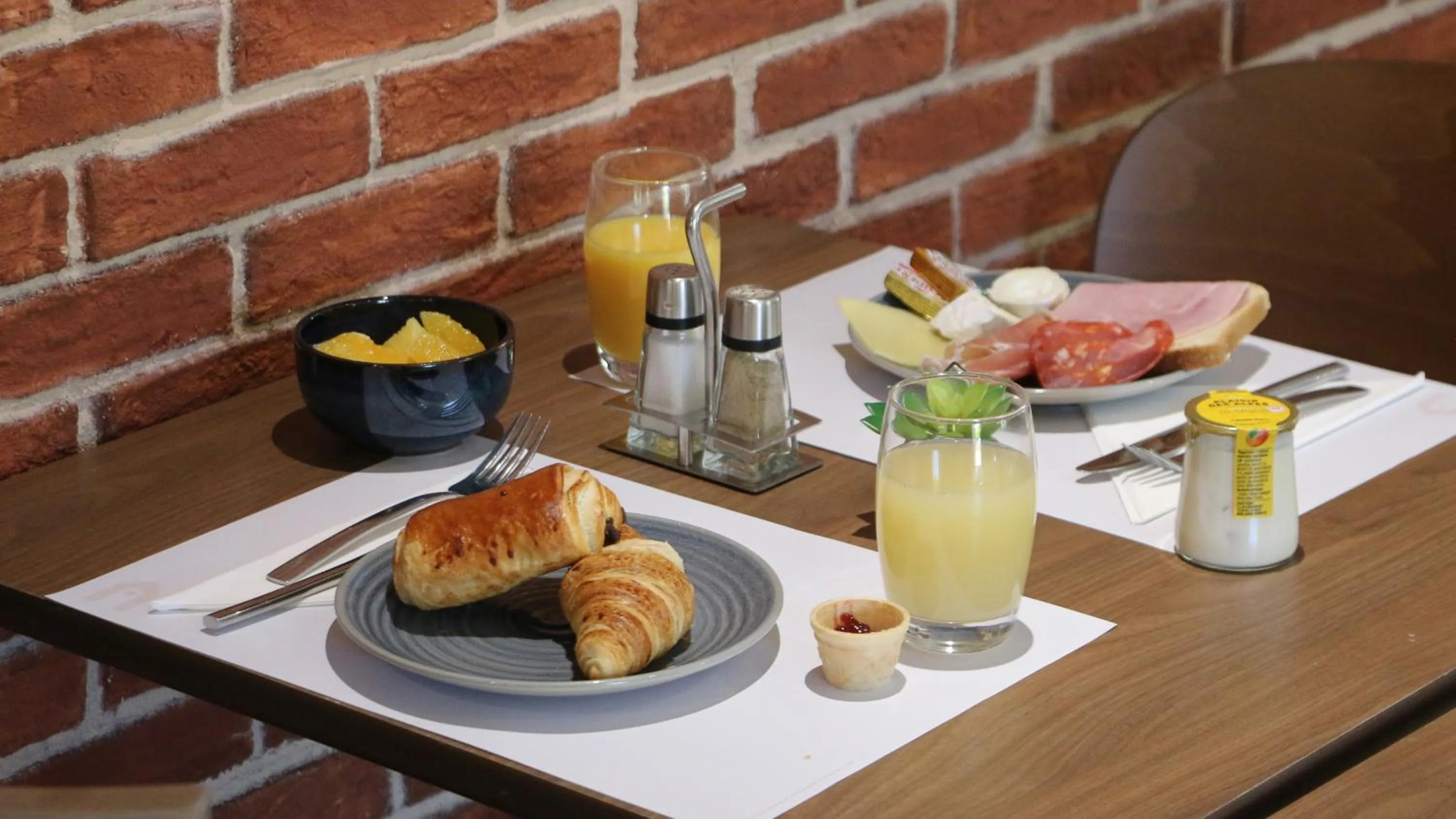 Breakfast in Campanile NATURE - Aix En Provence Meyreuil