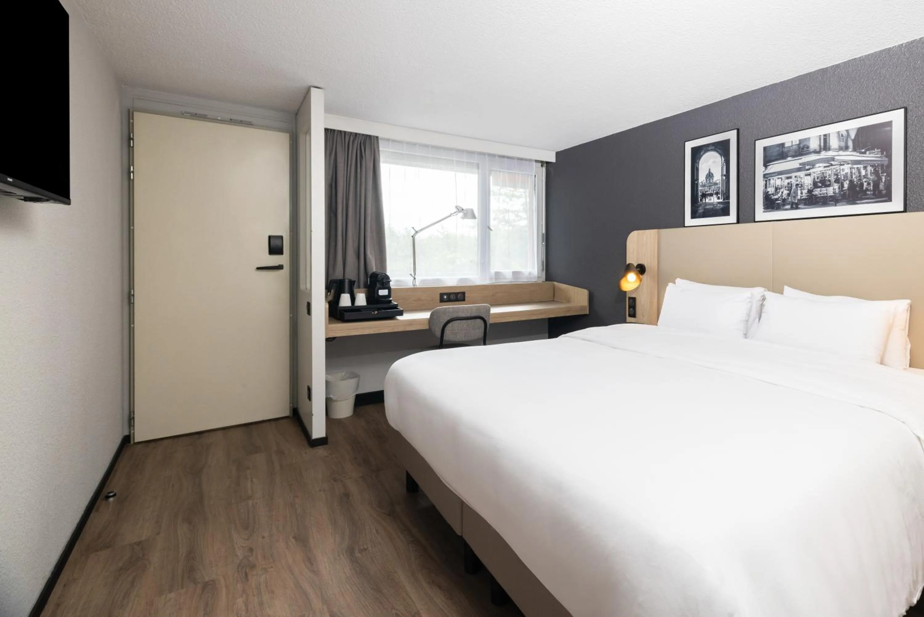 Property building, Bed in Campanile NATURE - Aix En Provence Meyreuil