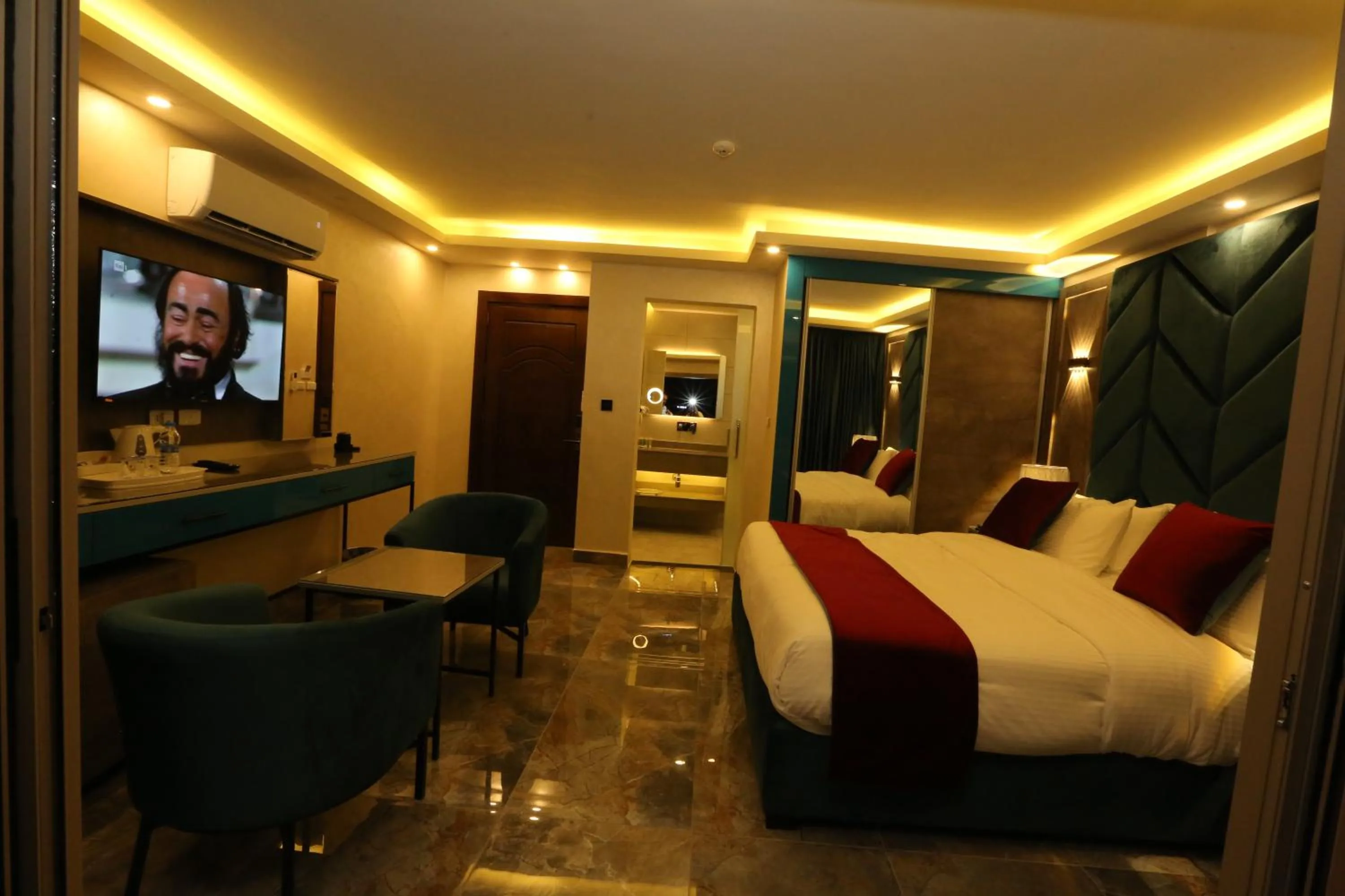 TV and multimedia, Bed in Petra Sella Hotel