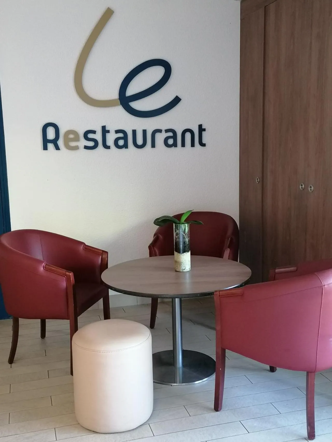 Restaurant/places to eat in Kyriad Blois Nord