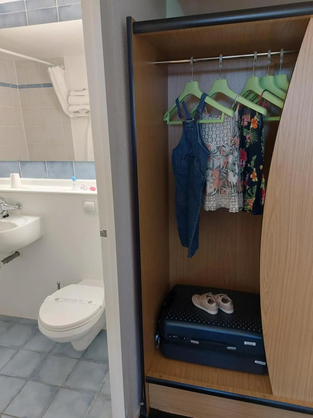 Toilet in Kyriad Blois Nord