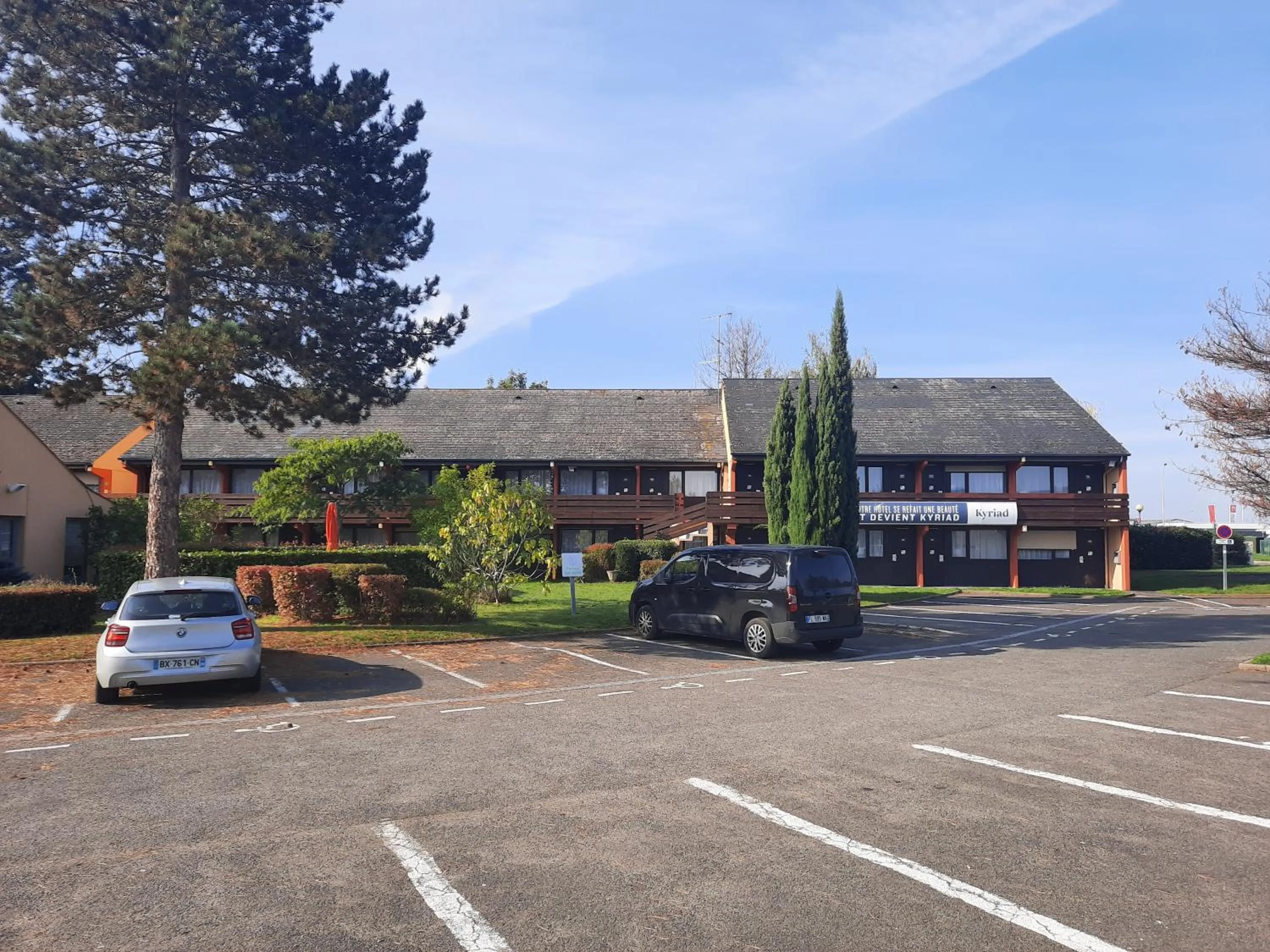 Parking in Kyriad Blois Nord