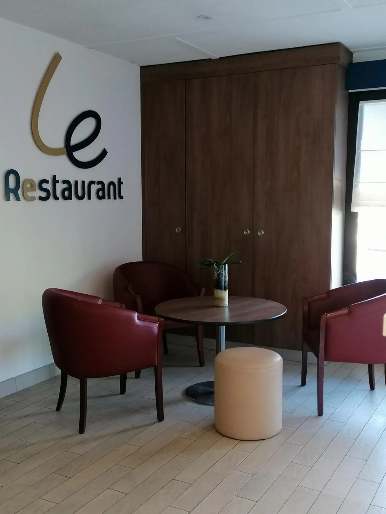 Restaurant/places to eat in Kyriad Blois Nord