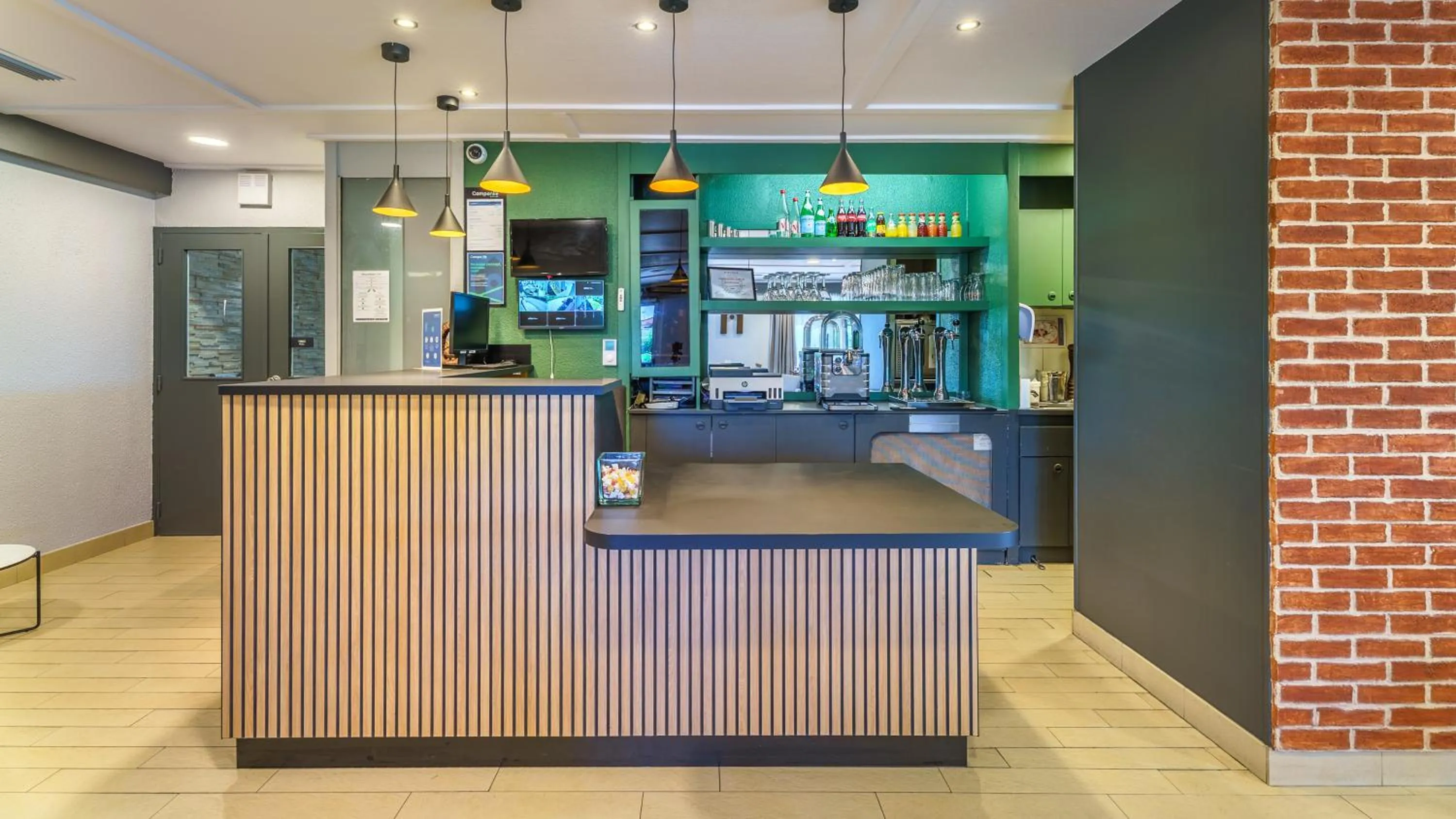 Lobby or reception in Campanile NATURE - Dijon Est Saint-Apollinaire