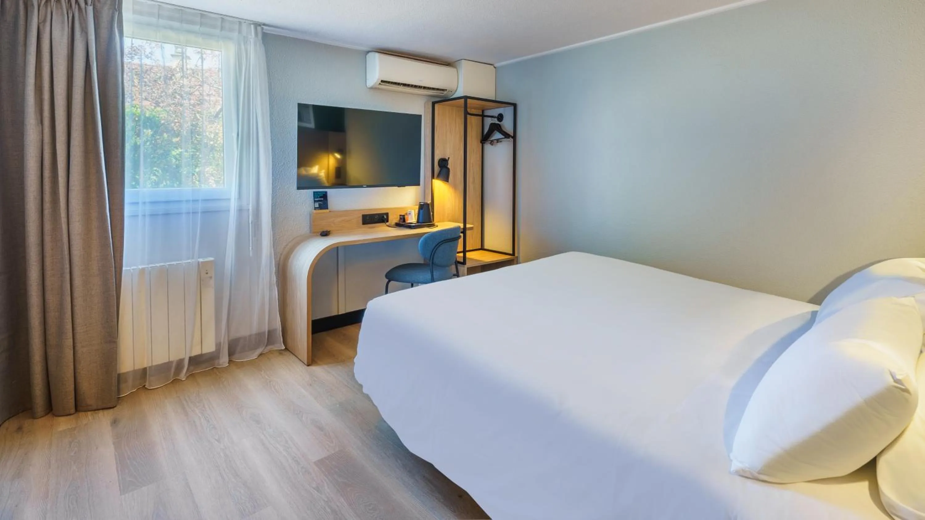 Property building, Bed in Campanile NATURE - Dijon Est Saint-Apollinaire