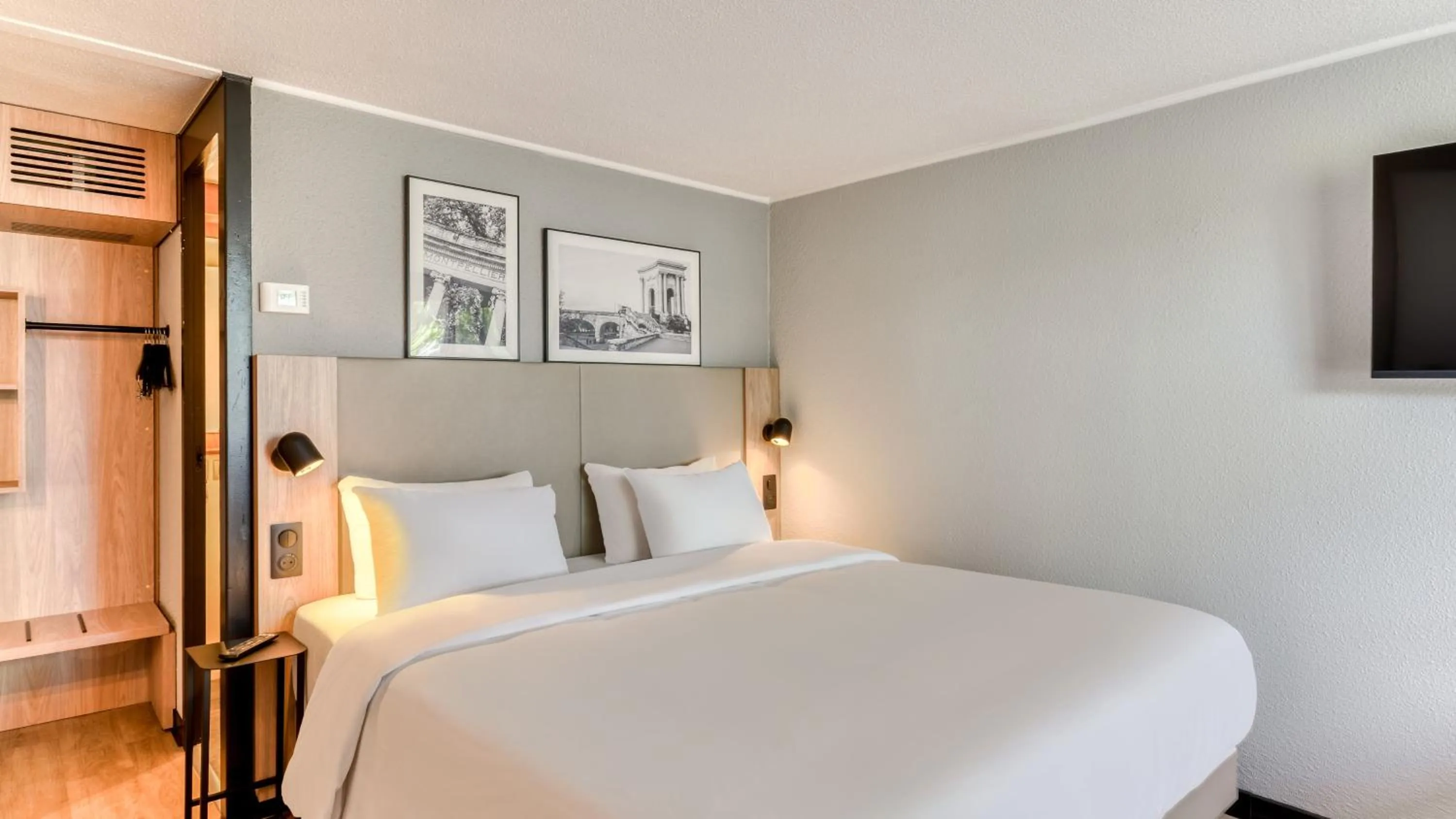 Photo of the whole room, Bed in Campanile NATURE - Dijon Est Saint-Apollinaire